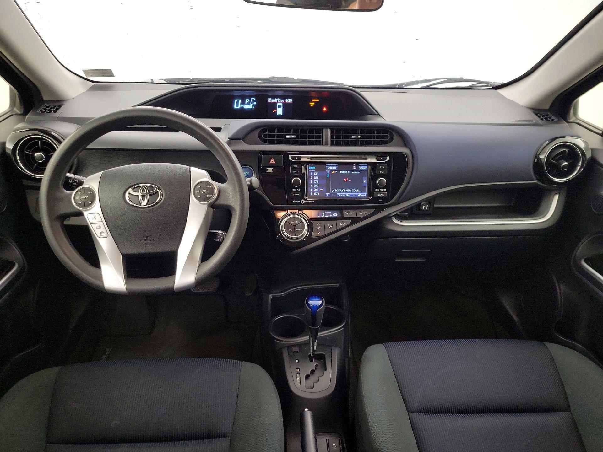 Thumbnail: 2015 Toyota Prius c - 9