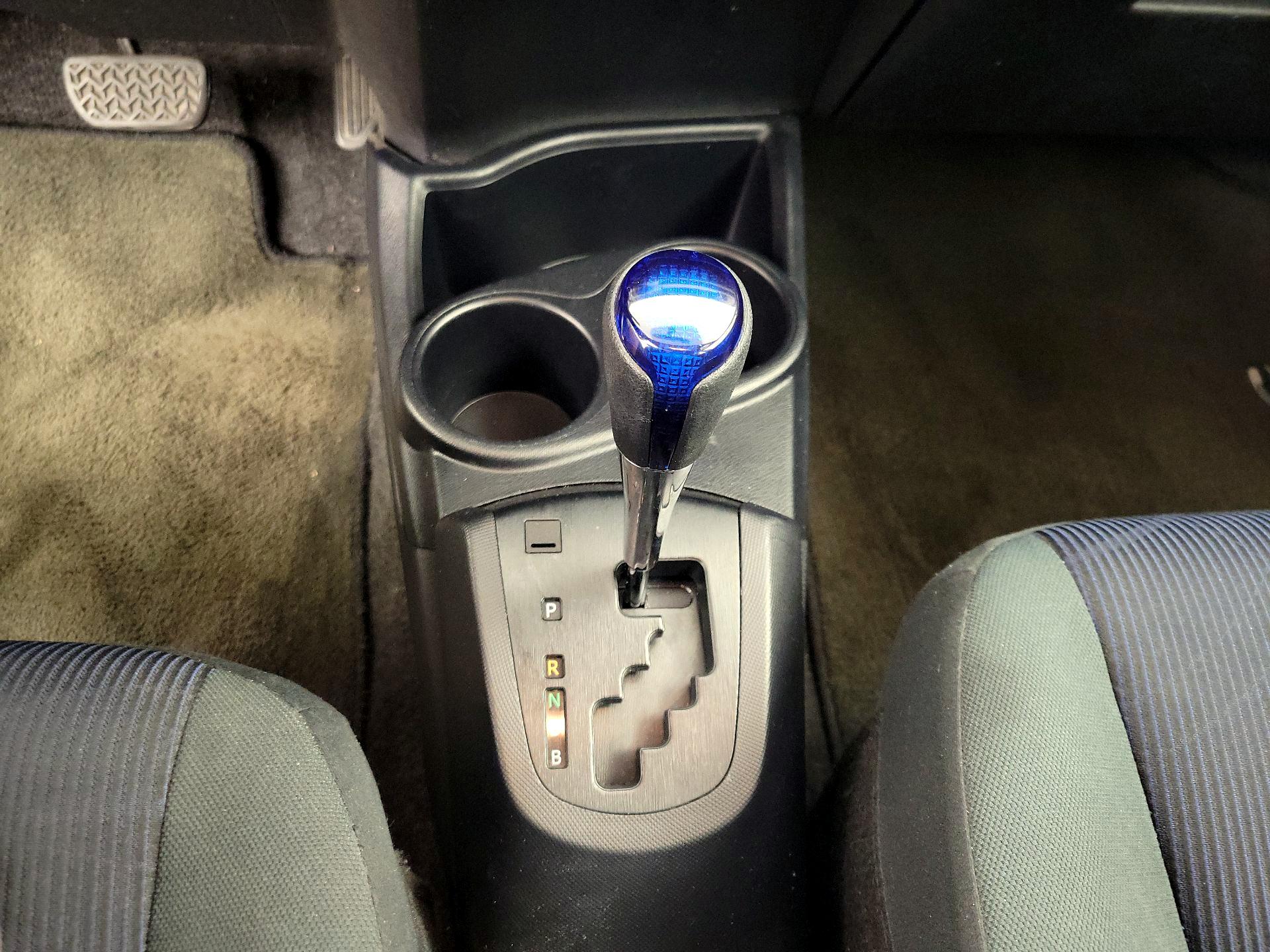 Thumbnail: 2015 Toyota Prius c - 16