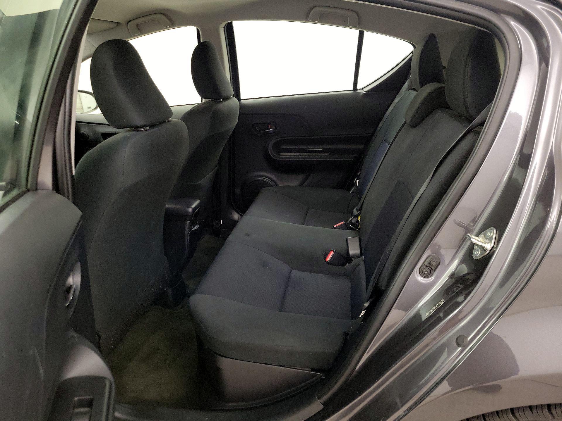 Thumbnail: 2015 Toyota Prius c - 18