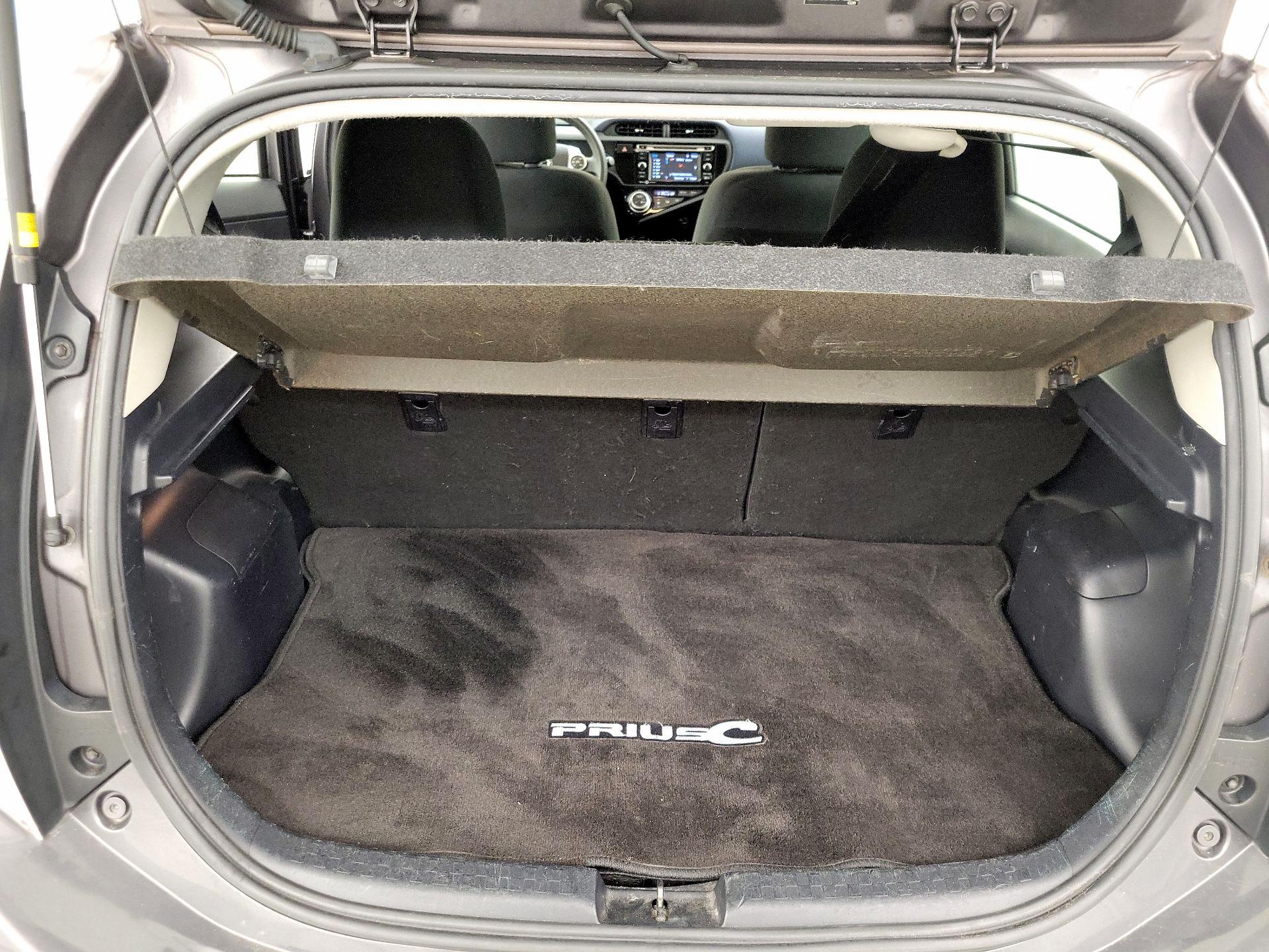Thumbnail: 2015 Toyota Prius c - 19