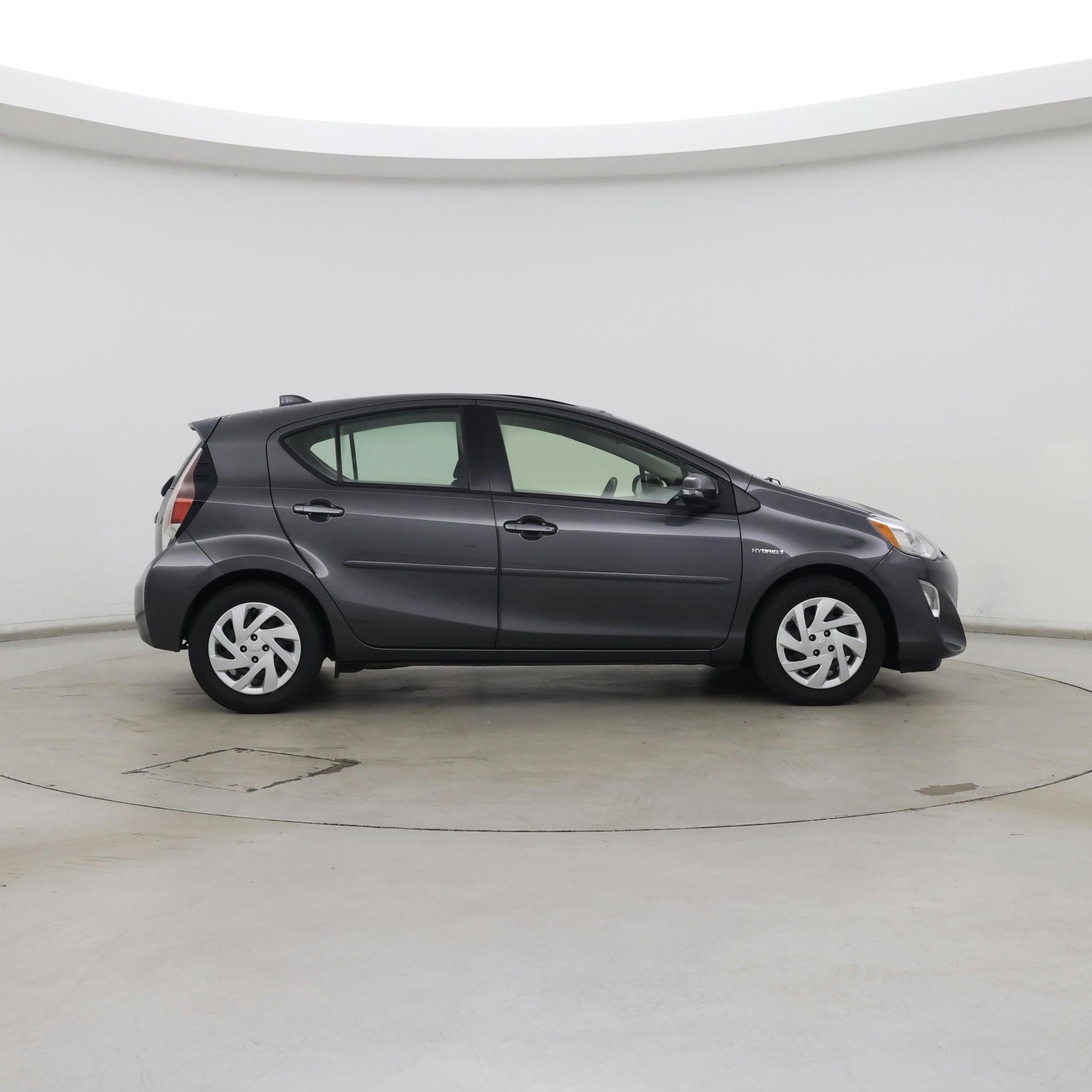 Thumbnail: 2015 Toyota Prius c - 7