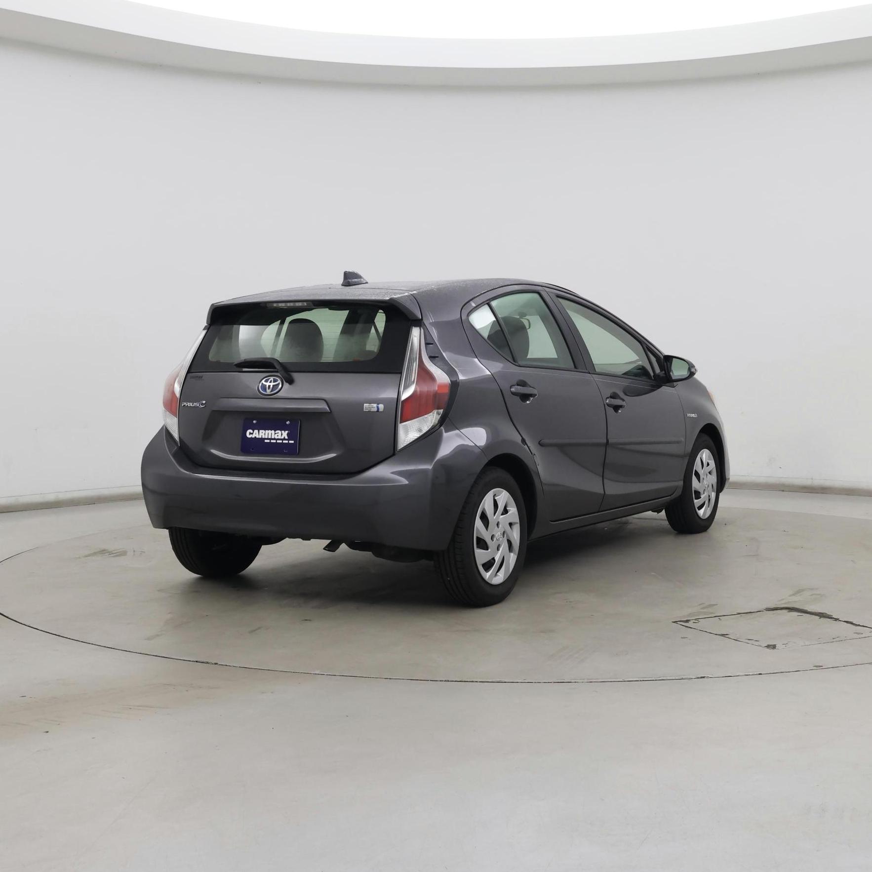 Thumbnail: 2015 Toyota Prius c - 8