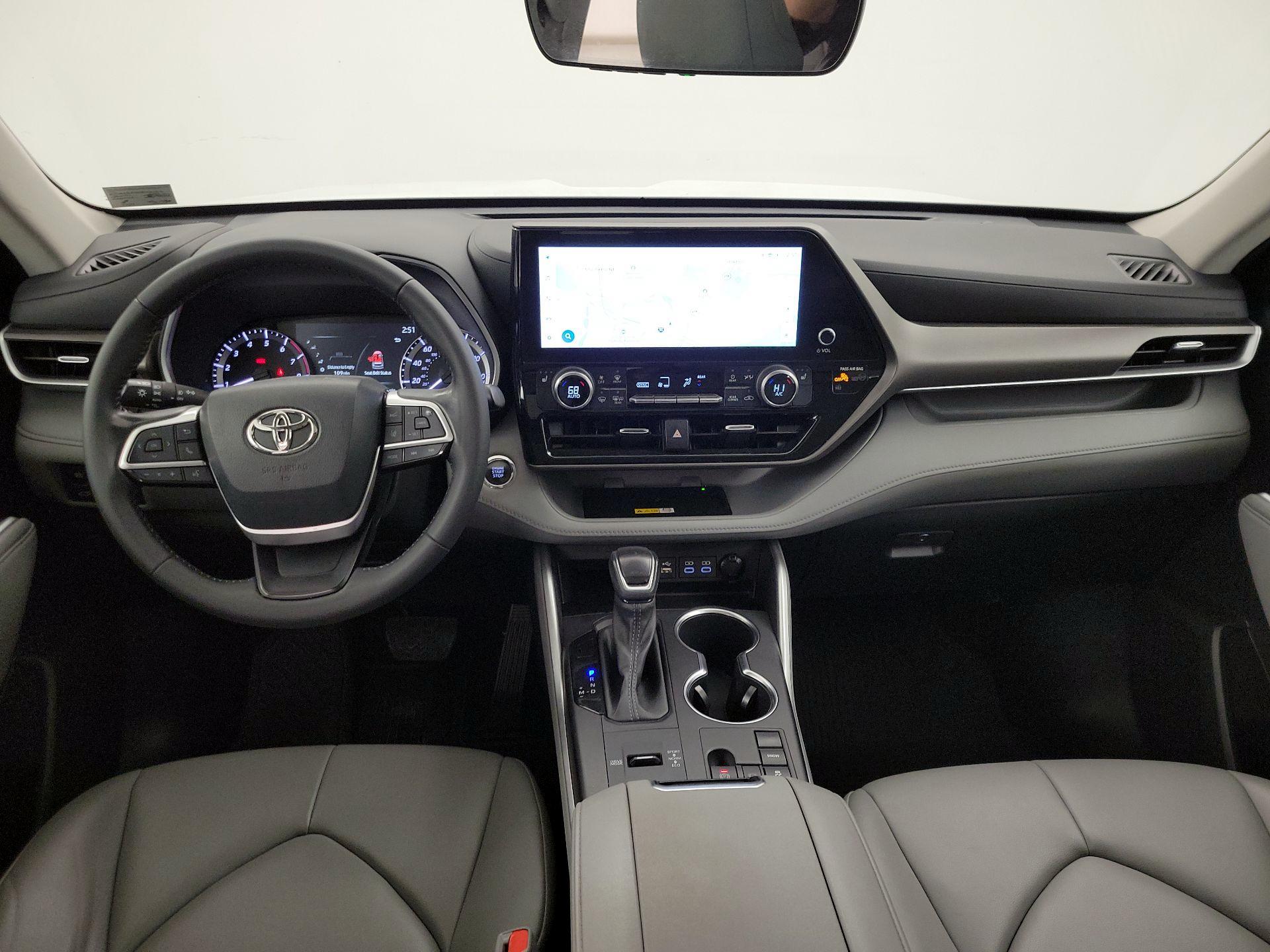 Thumbnail: 2023 Toyota Highlander - 9