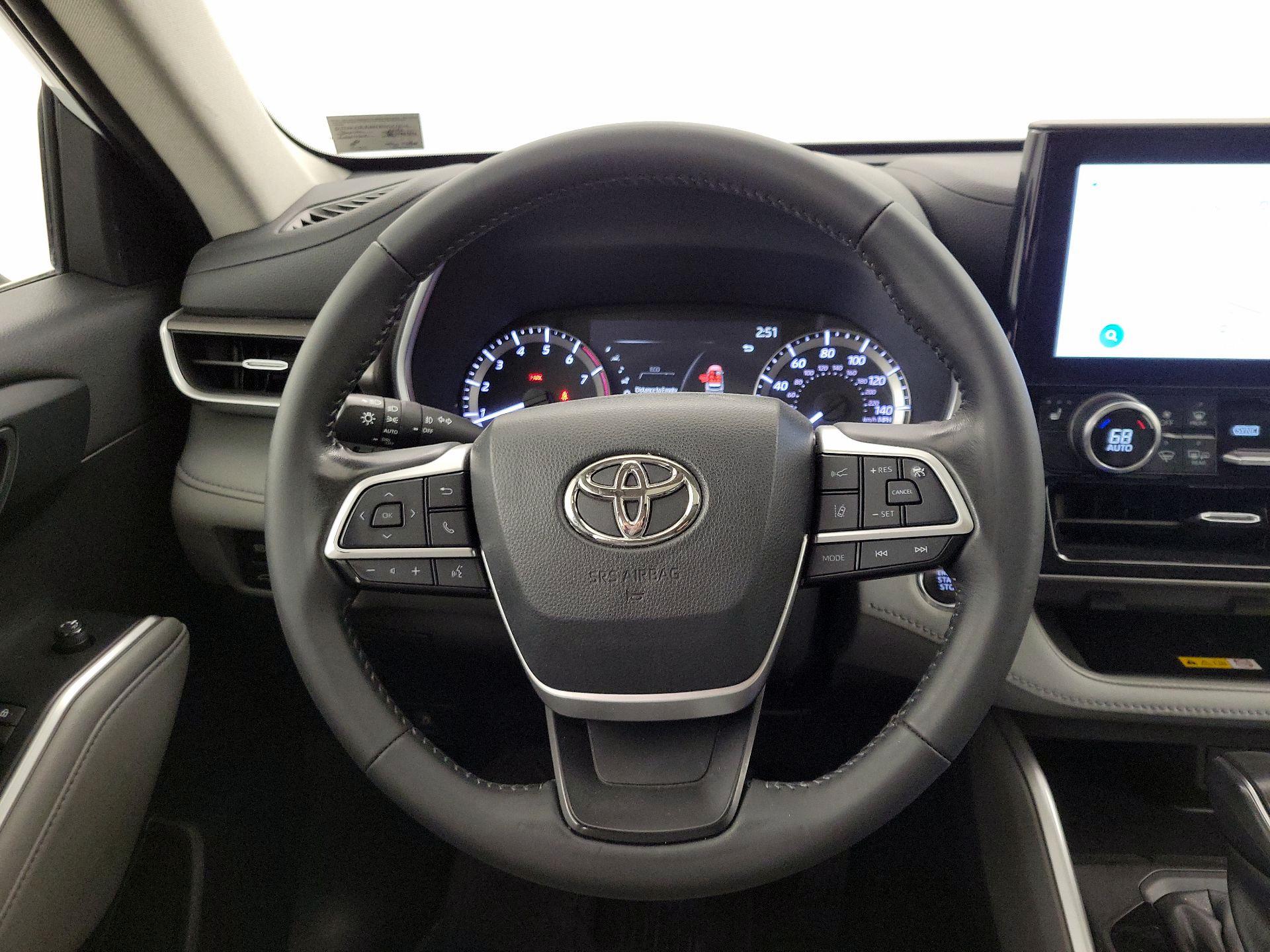 Thumbnail: 2023 Toyota Highlander - 10