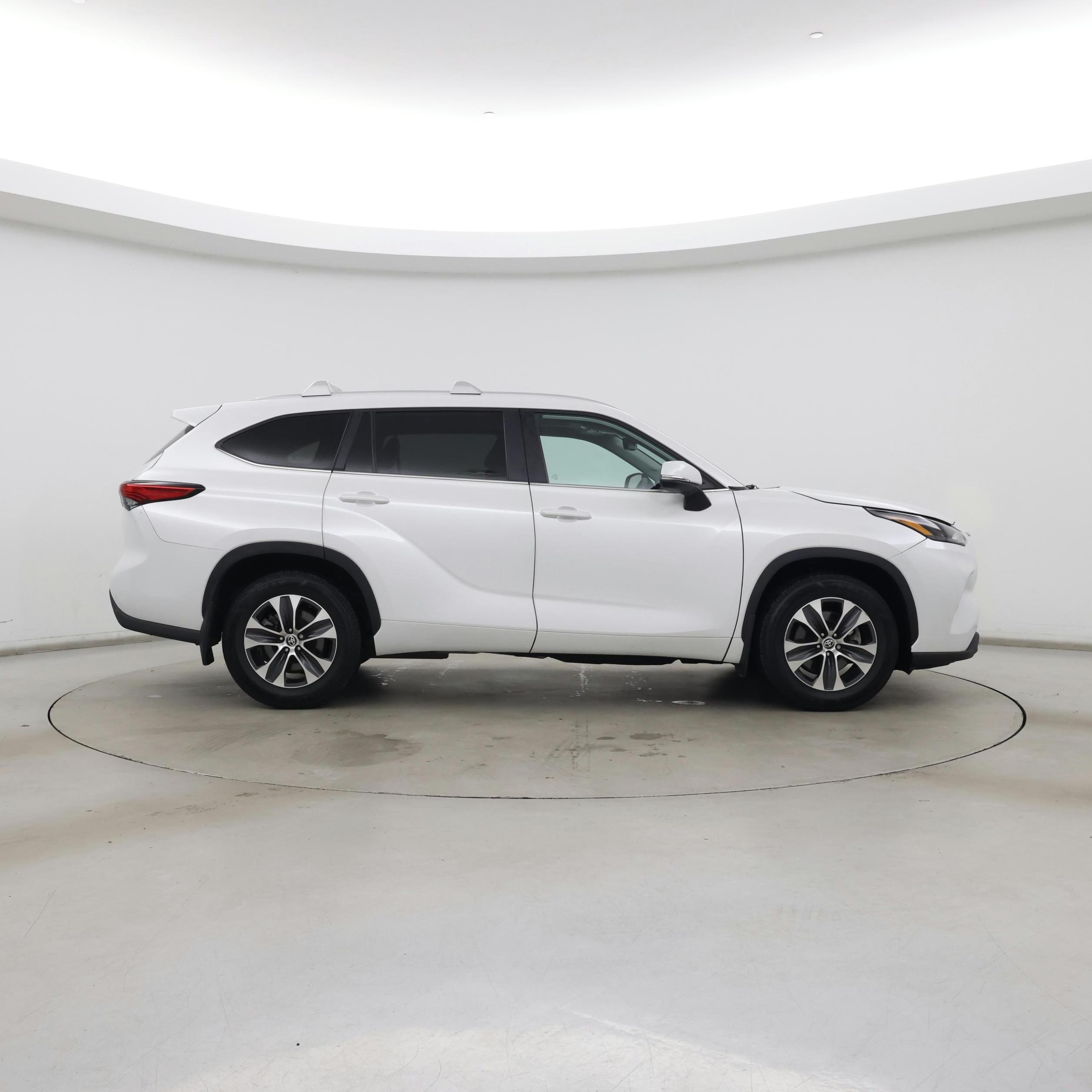 Thumbnail: 2023 Toyota Highlander - 7