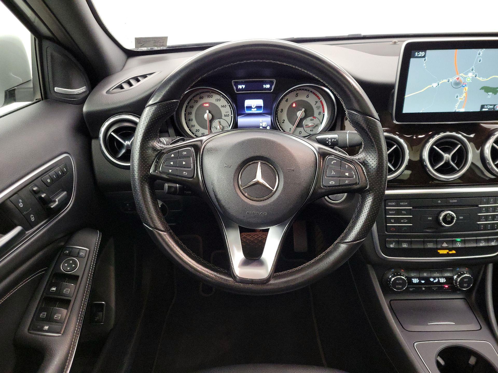 Thumbnail: 2016 Mercedes-Benz GLA - 10