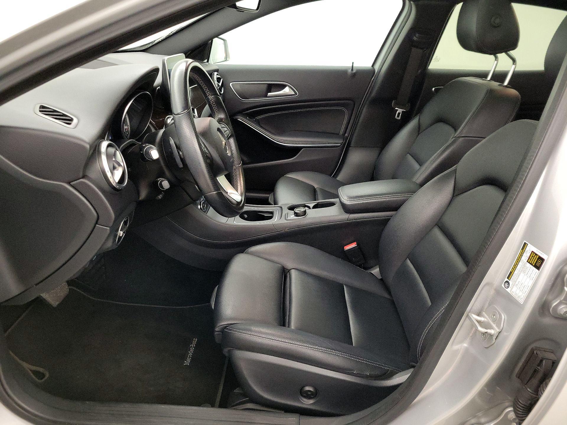 Thumbnail: 2016 Mercedes-Benz GLA - 11