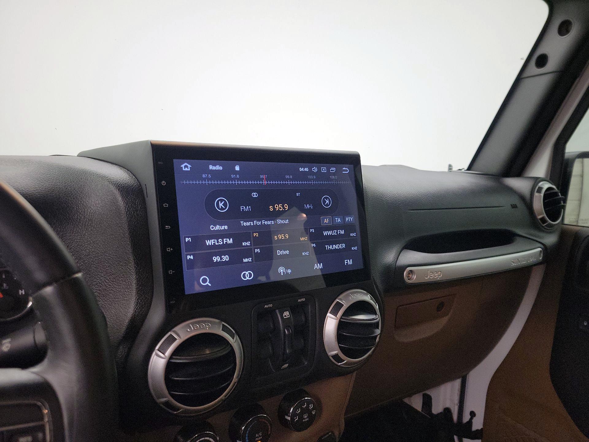 Thumbnail: 2016 Jeep Wrangler - 14