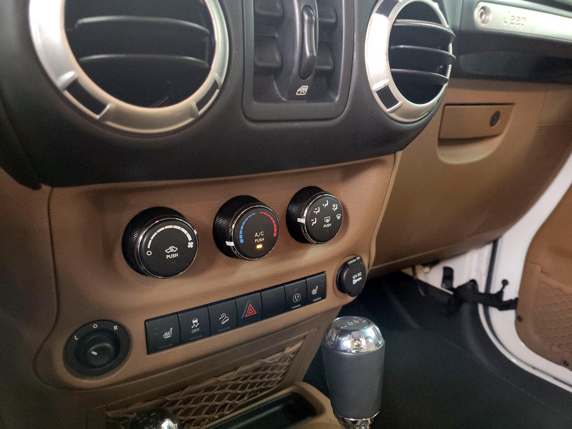 Thumbnail: 2016 Jeep Wrangler - 15