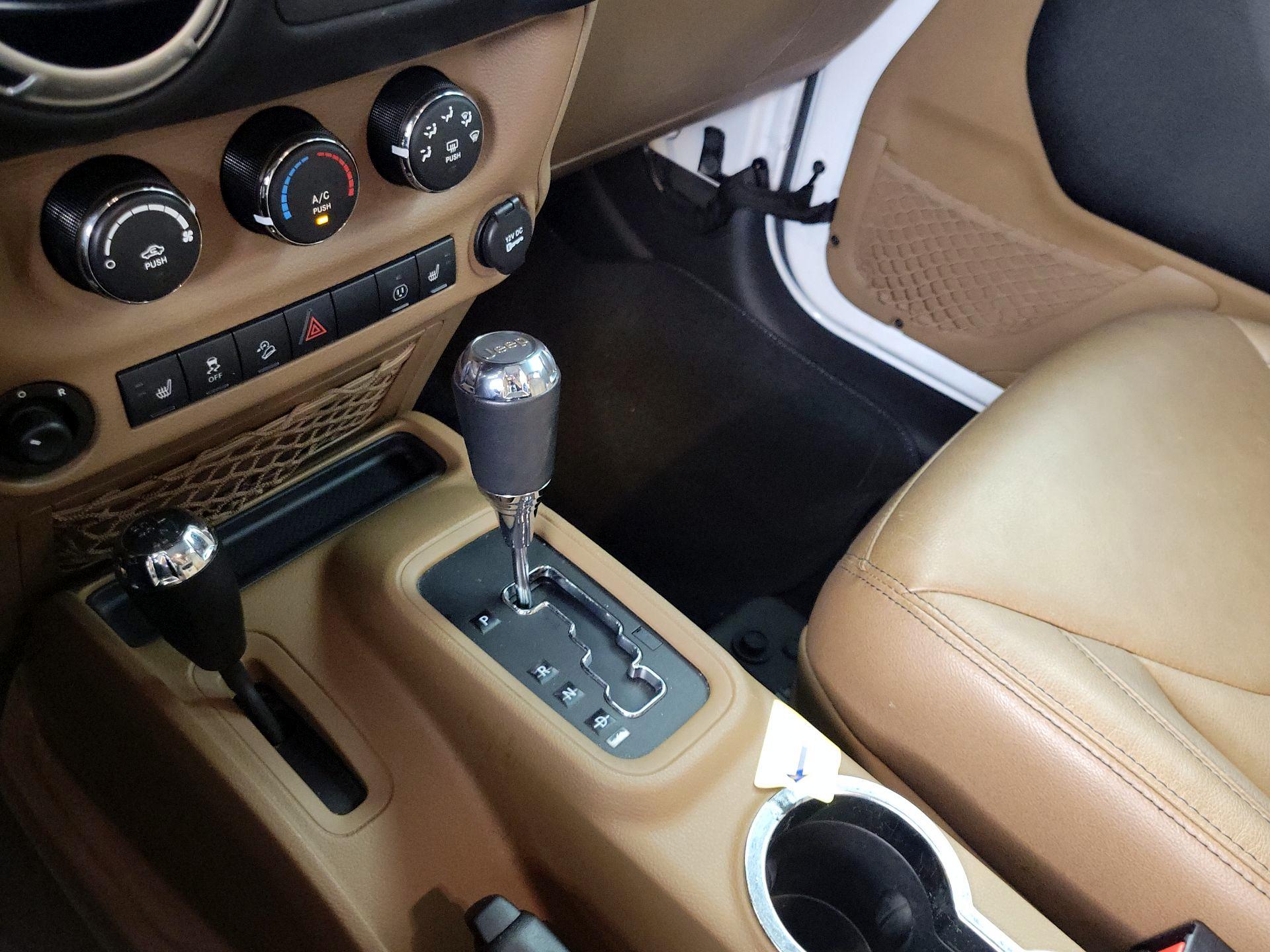 Thumbnail: 2016 Jeep Wrangler - 16