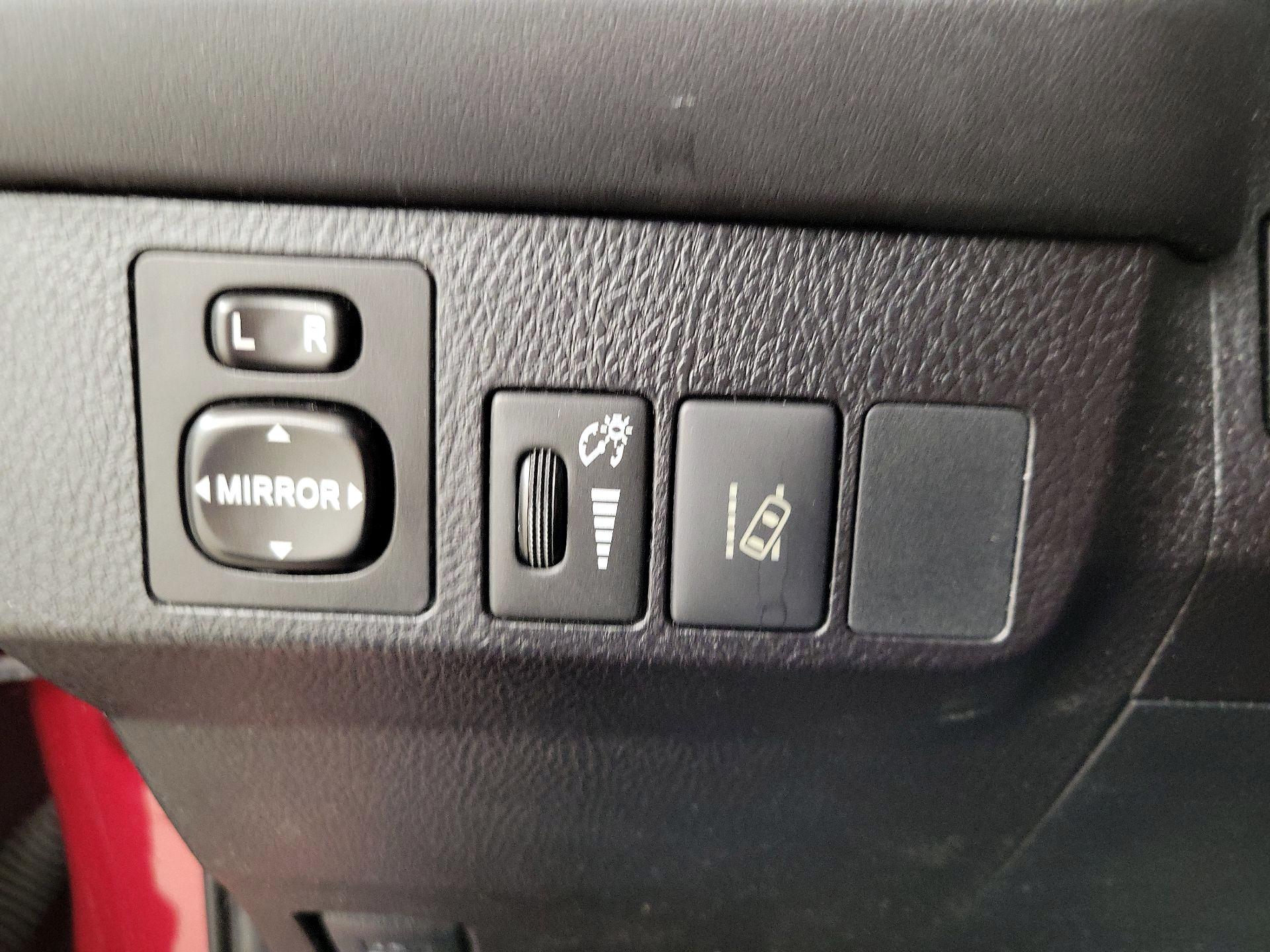 Thumbnail: 2018 Toyota RAV4 - 13