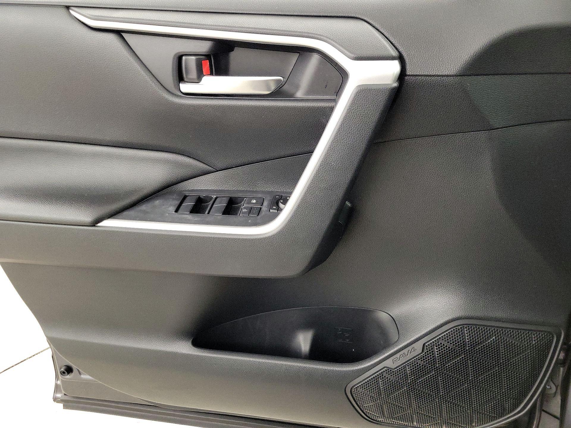 Thumbnail: 2019 Toyota RAV4 - 12