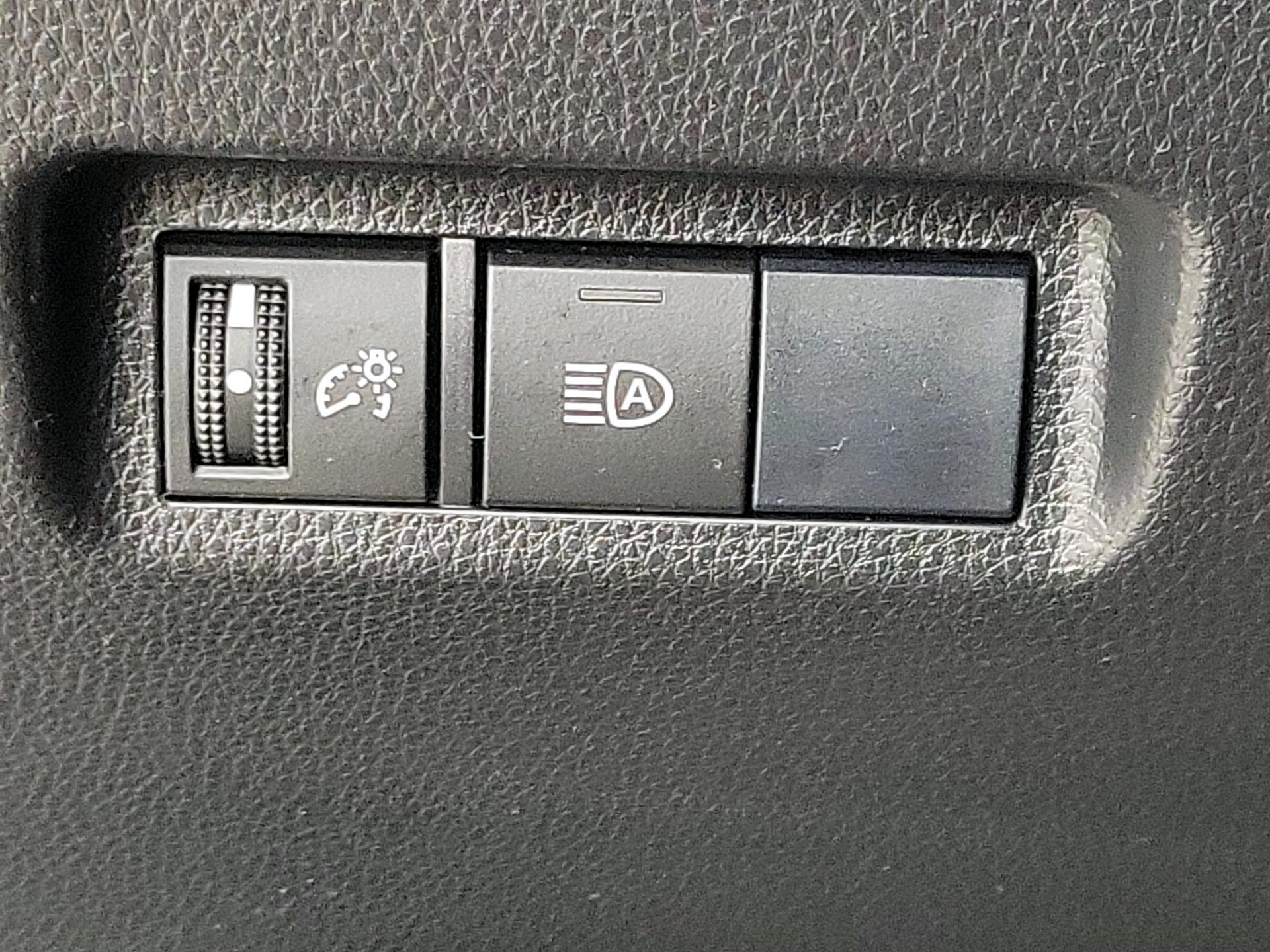 Thumbnail: 2019 Toyota RAV4 - 13