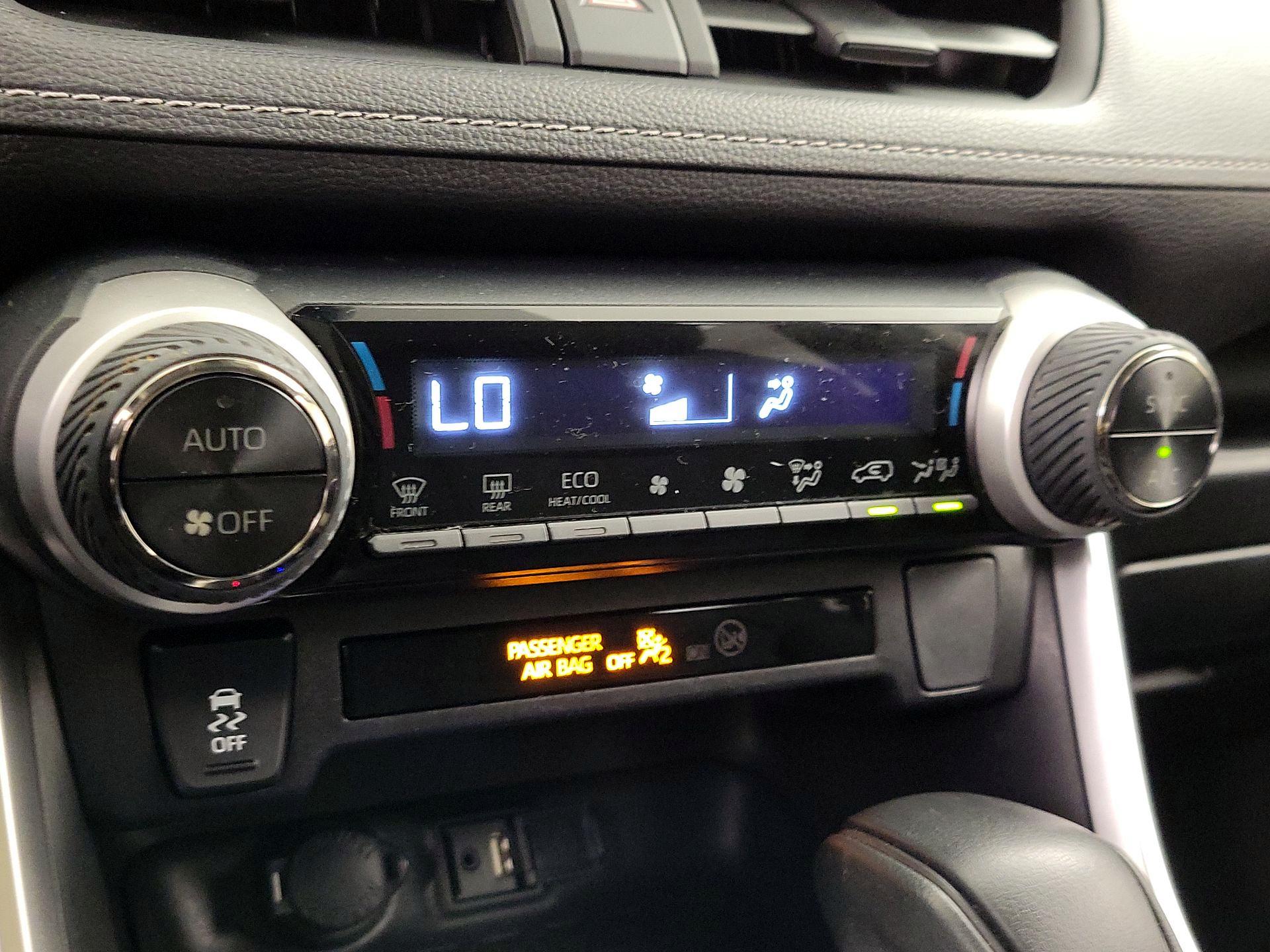 Thumbnail: 2019 Toyota RAV4 - 16