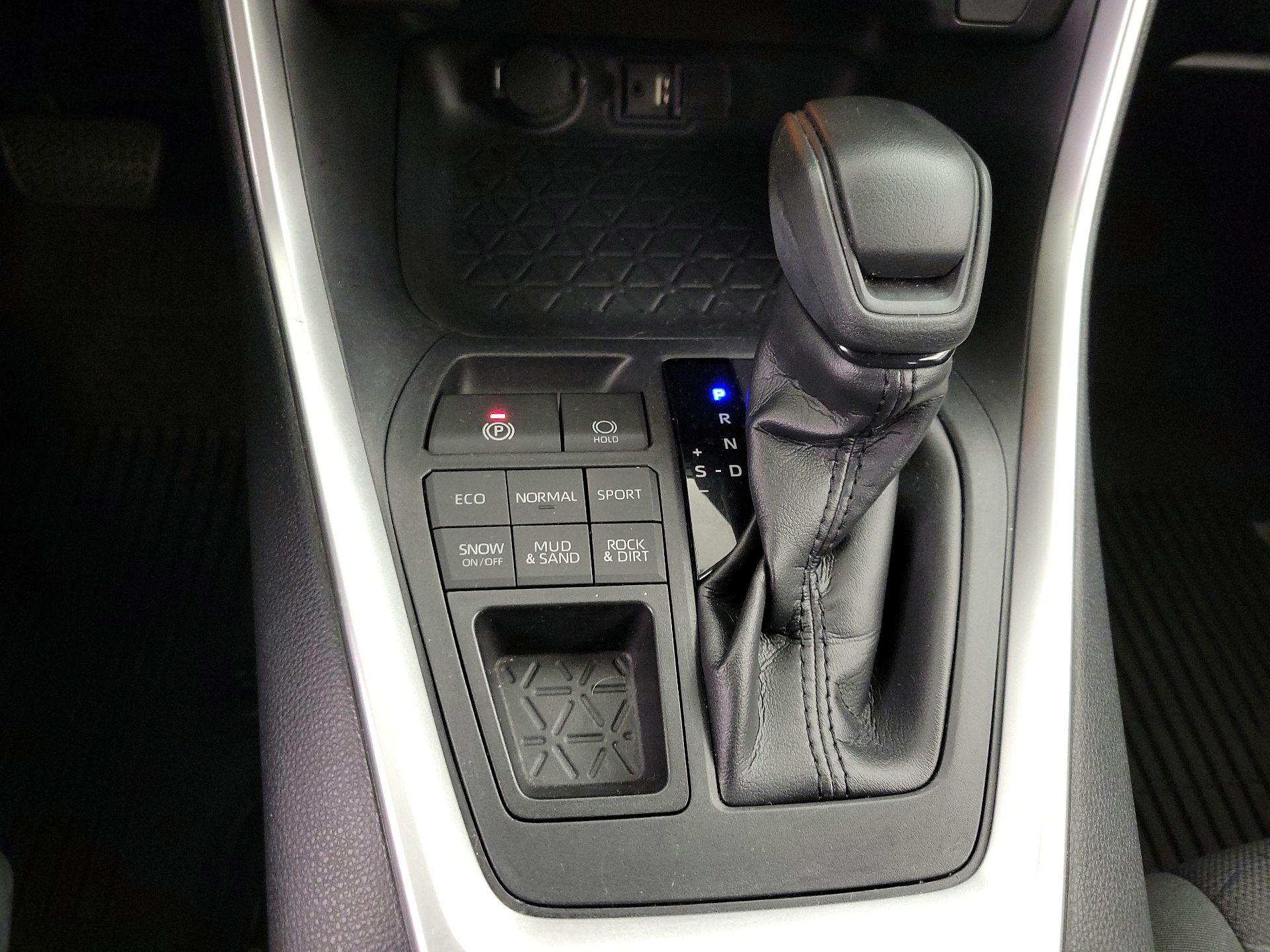 Thumbnail: 2019 Toyota RAV4 - 17