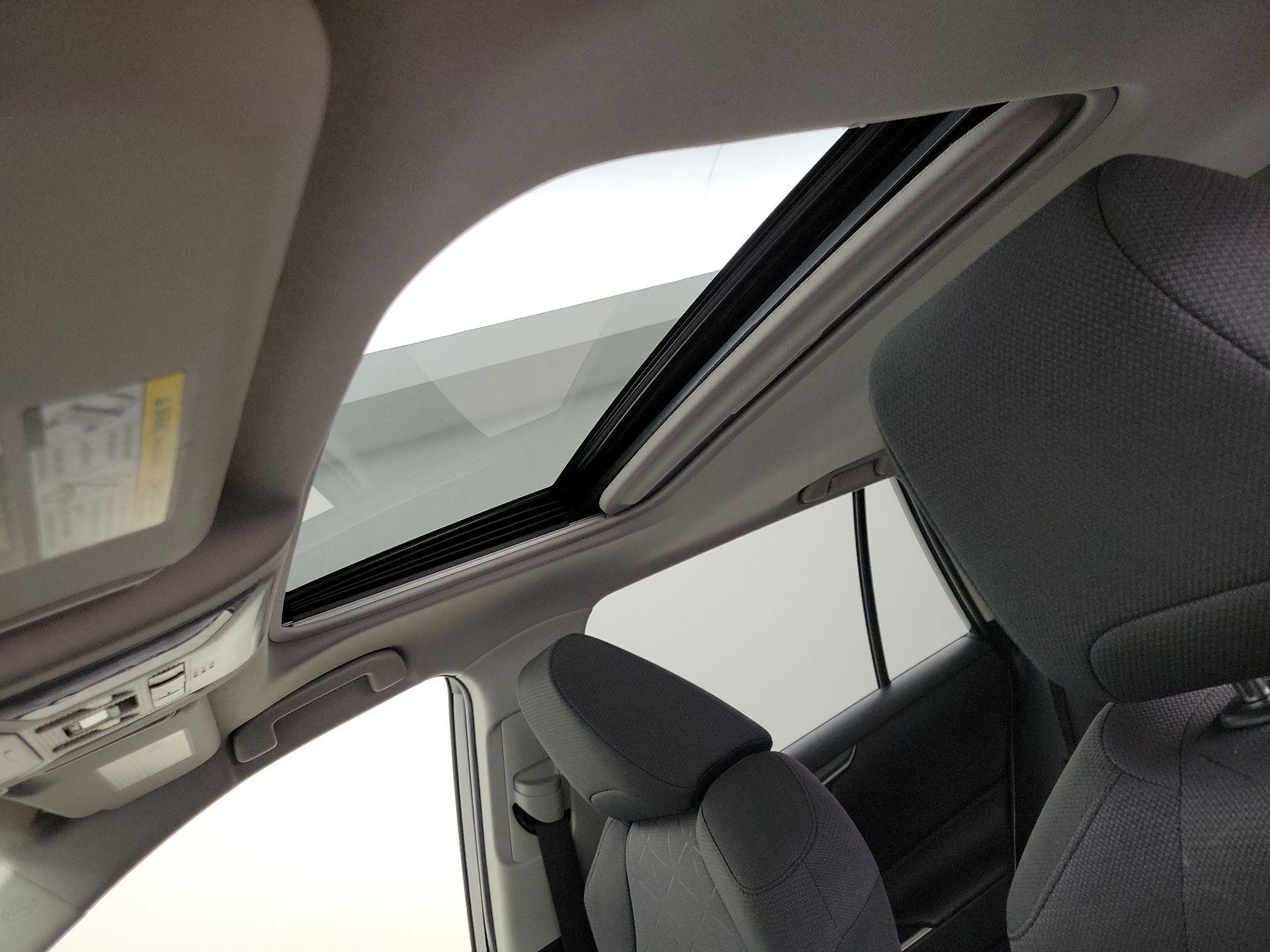 Thumbnail: 2019 Toyota RAV4 - 19