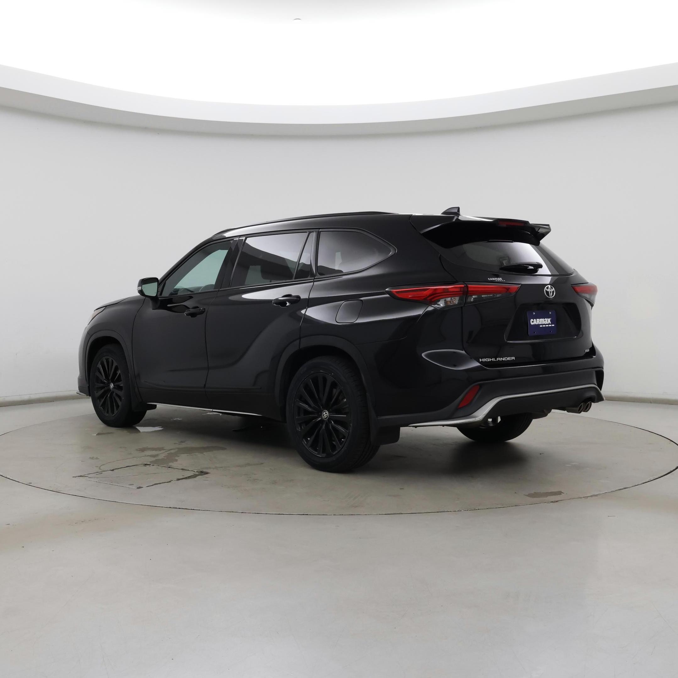 Thumbnail: 2023 Toyota Highlander - 2
