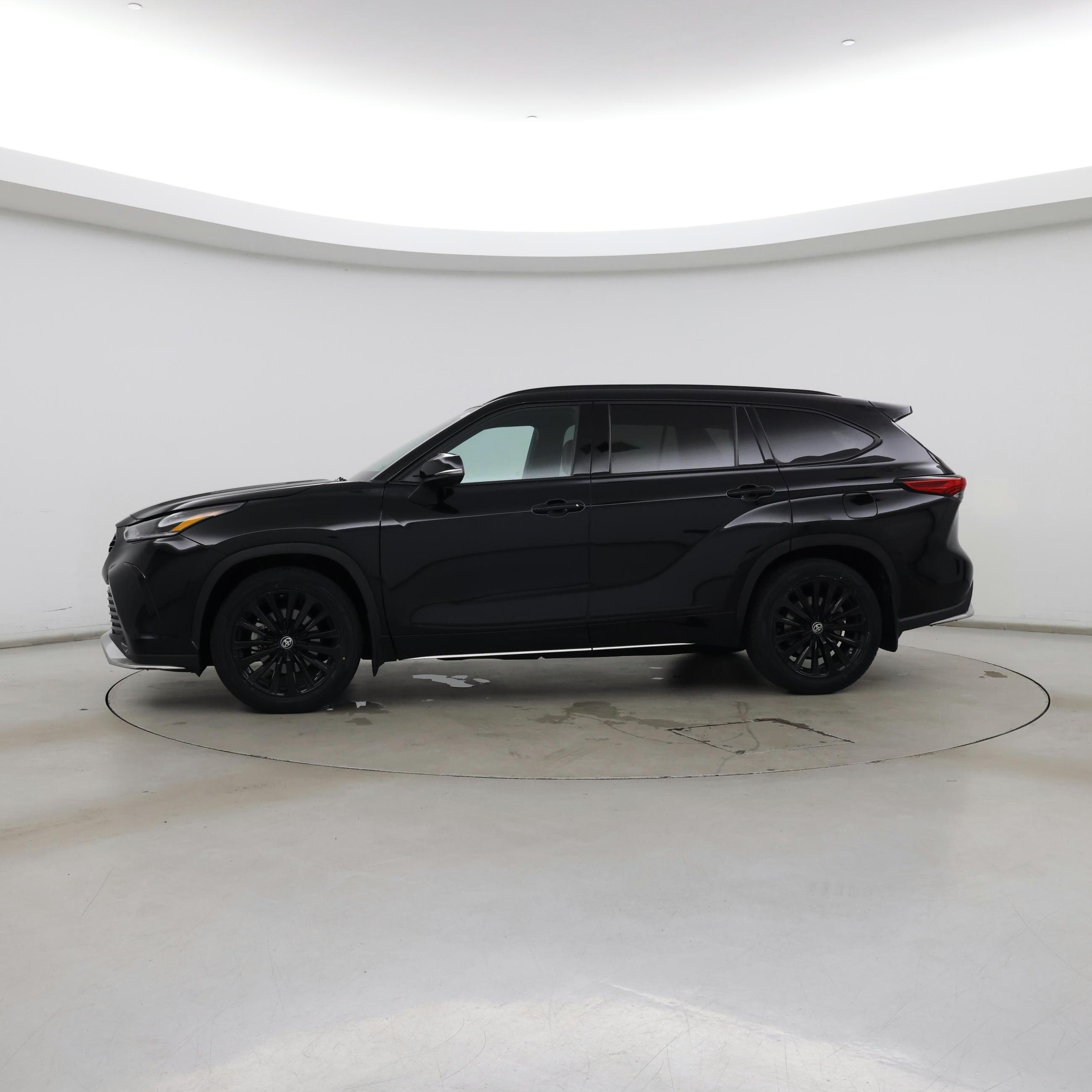 Thumbnail: 2023 Toyota Highlander - 3