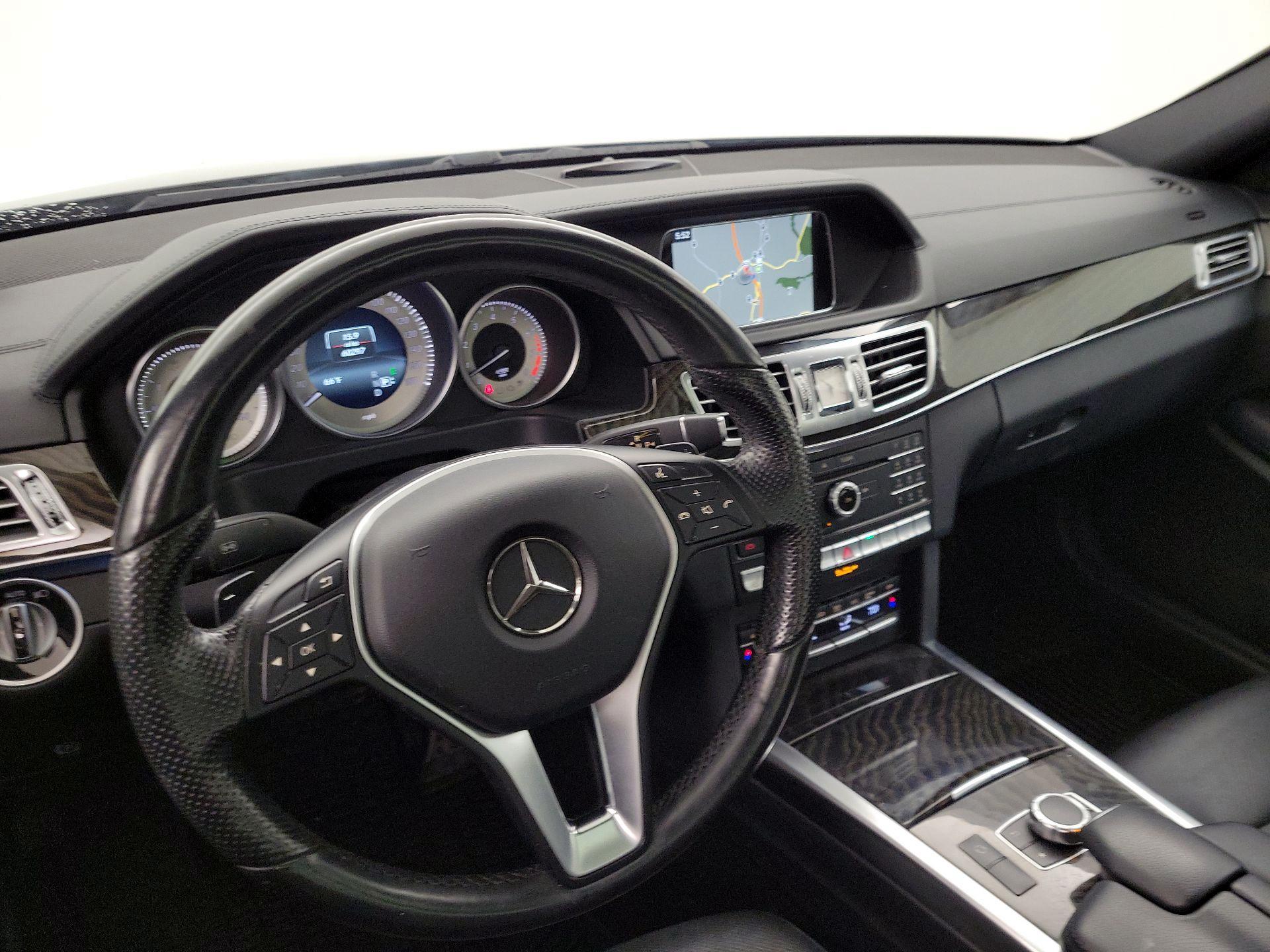 Thumbnail: 2016 Mercedes-Benz E-Class - 9