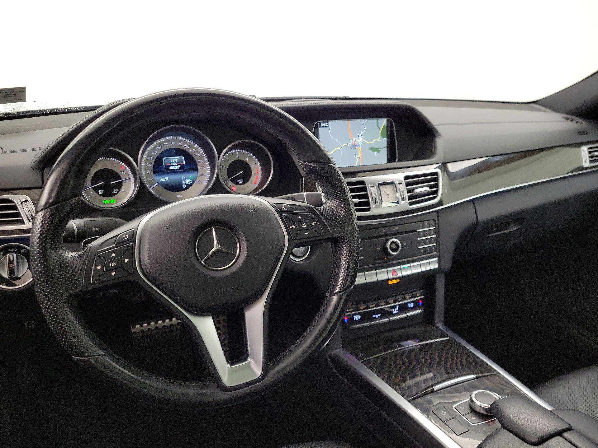 Thumbnail: 2016 Mercedes-Benz E-Class - 10