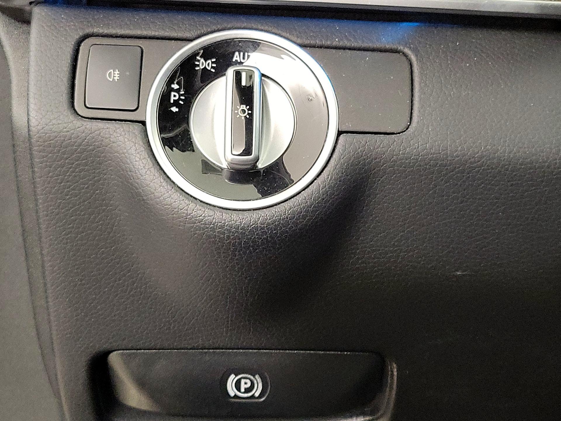 Thumbnail: 2016 Mercedes-Benz E-Class - 13