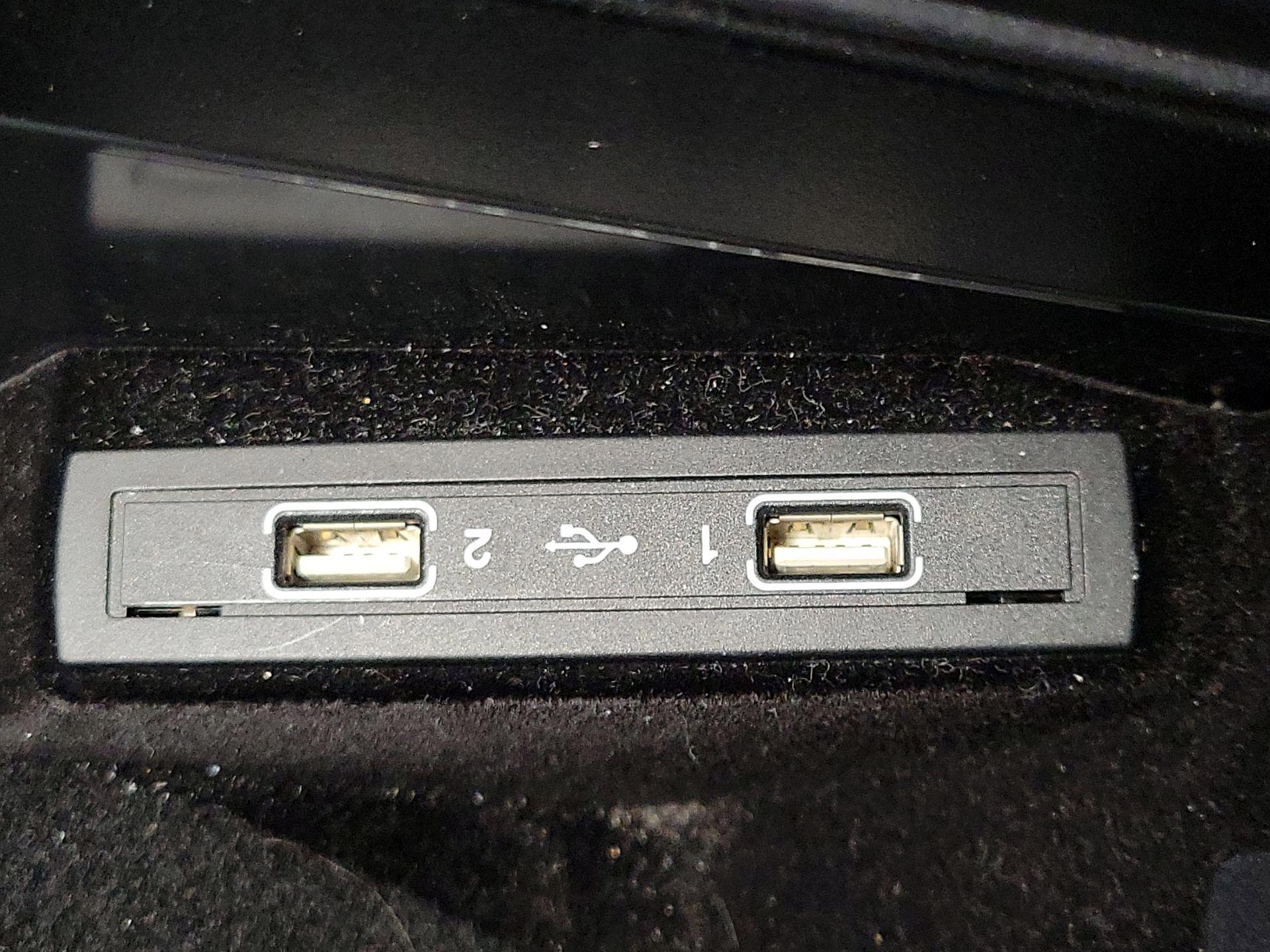 Thumbnail: 2016 Mercedes-Benz E-Class - 19