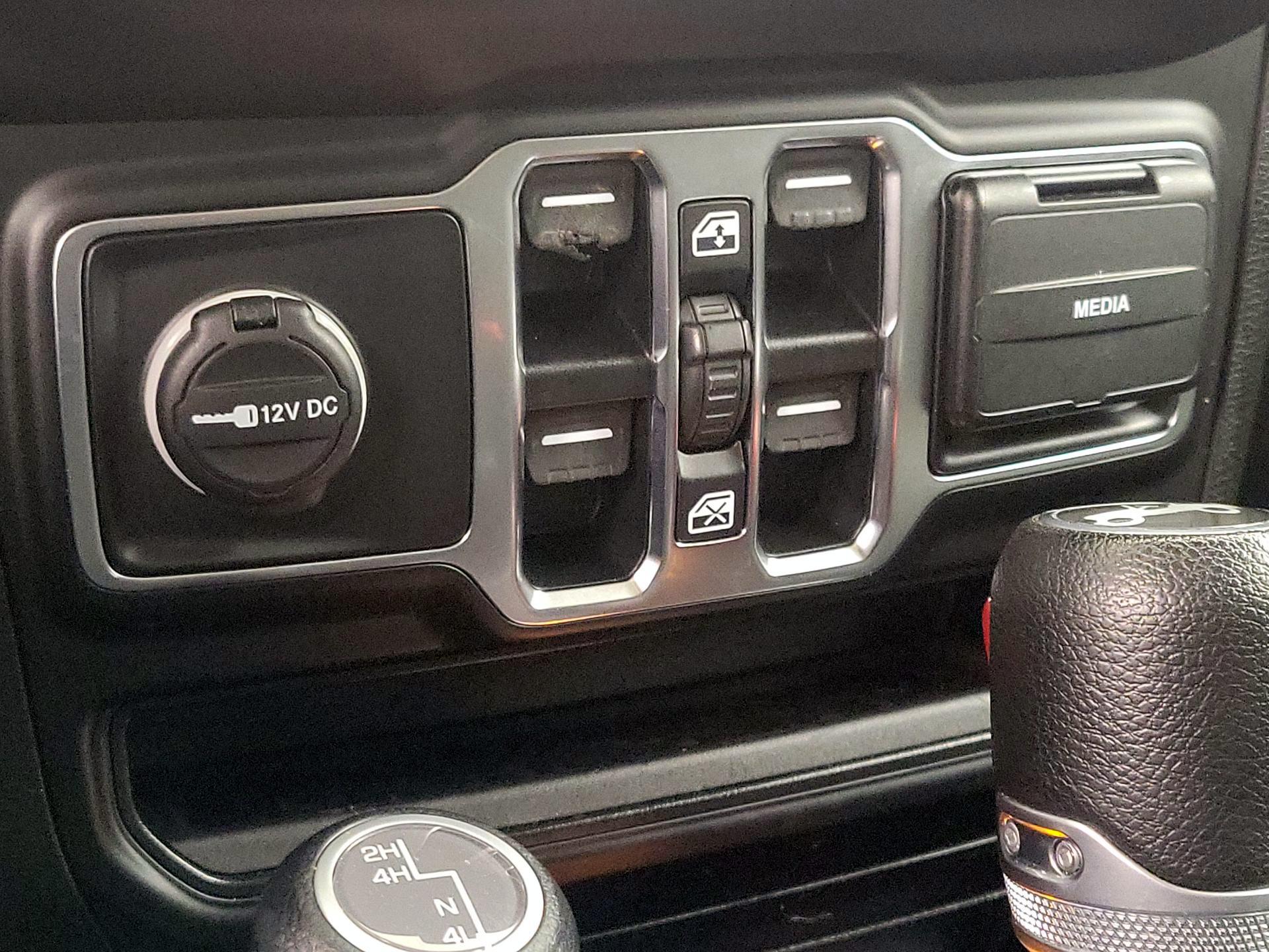 Thumbnail: 2020 Jeep Wrangler - 18