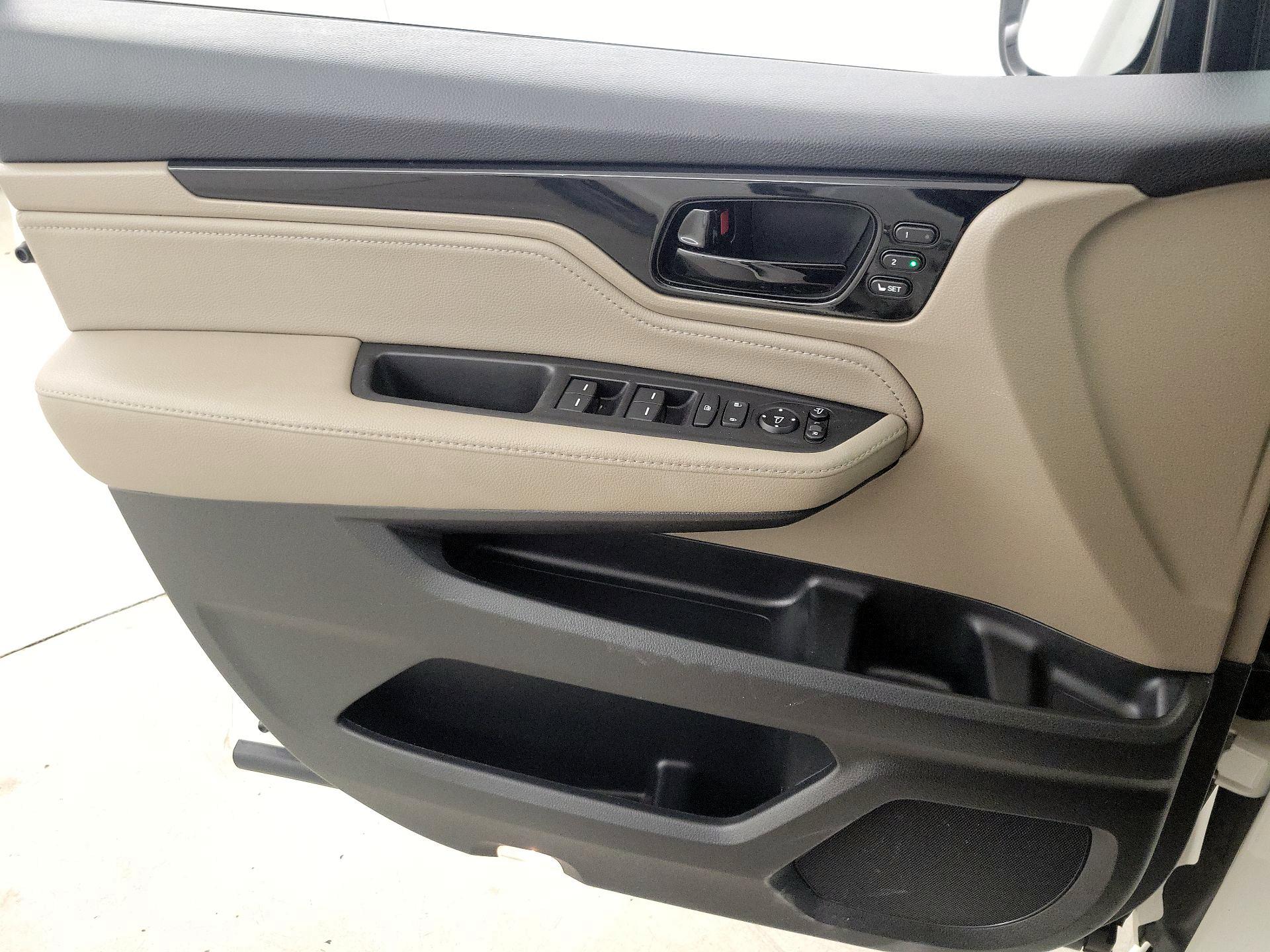 Thumbnail: 2019 Honda Odyssey - 12