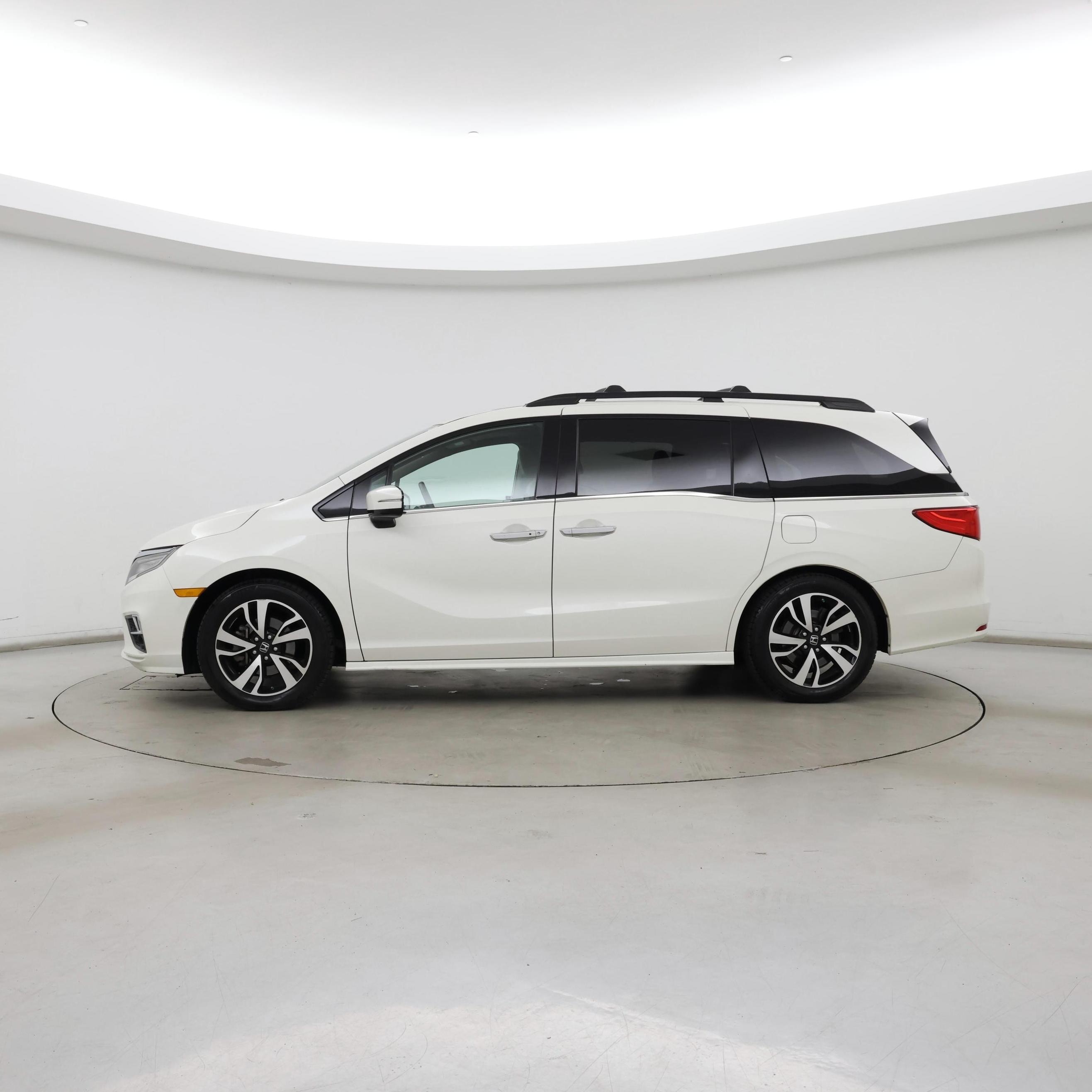 Thumbnail: 2019 Honda Odyssey - 3