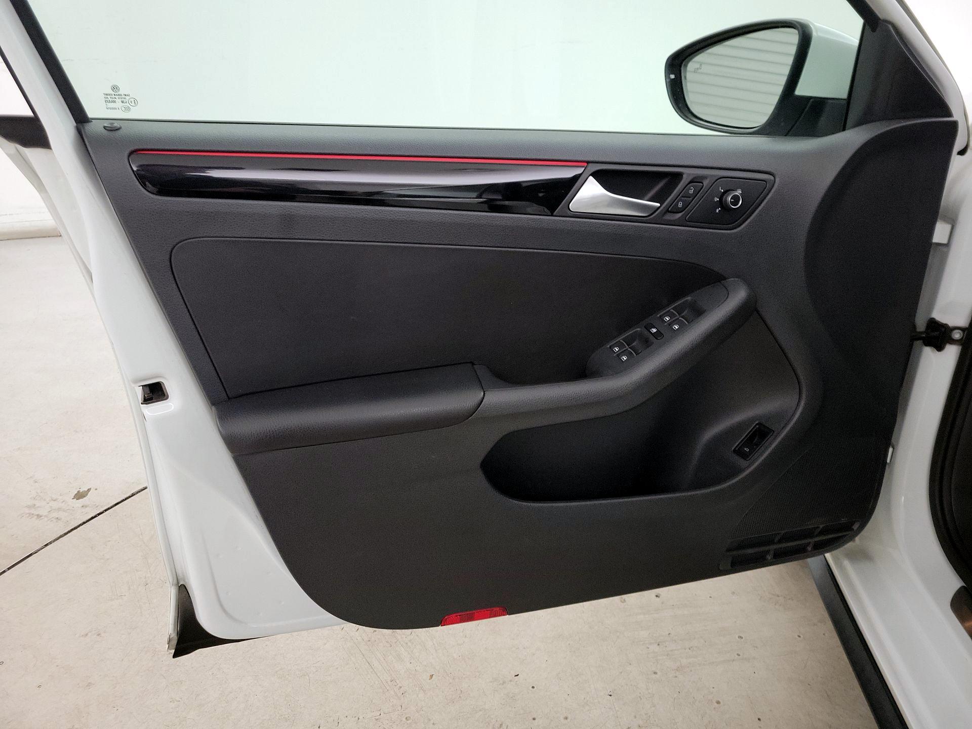 Thumbnail: 2017 Volkswagen Jetta - 12