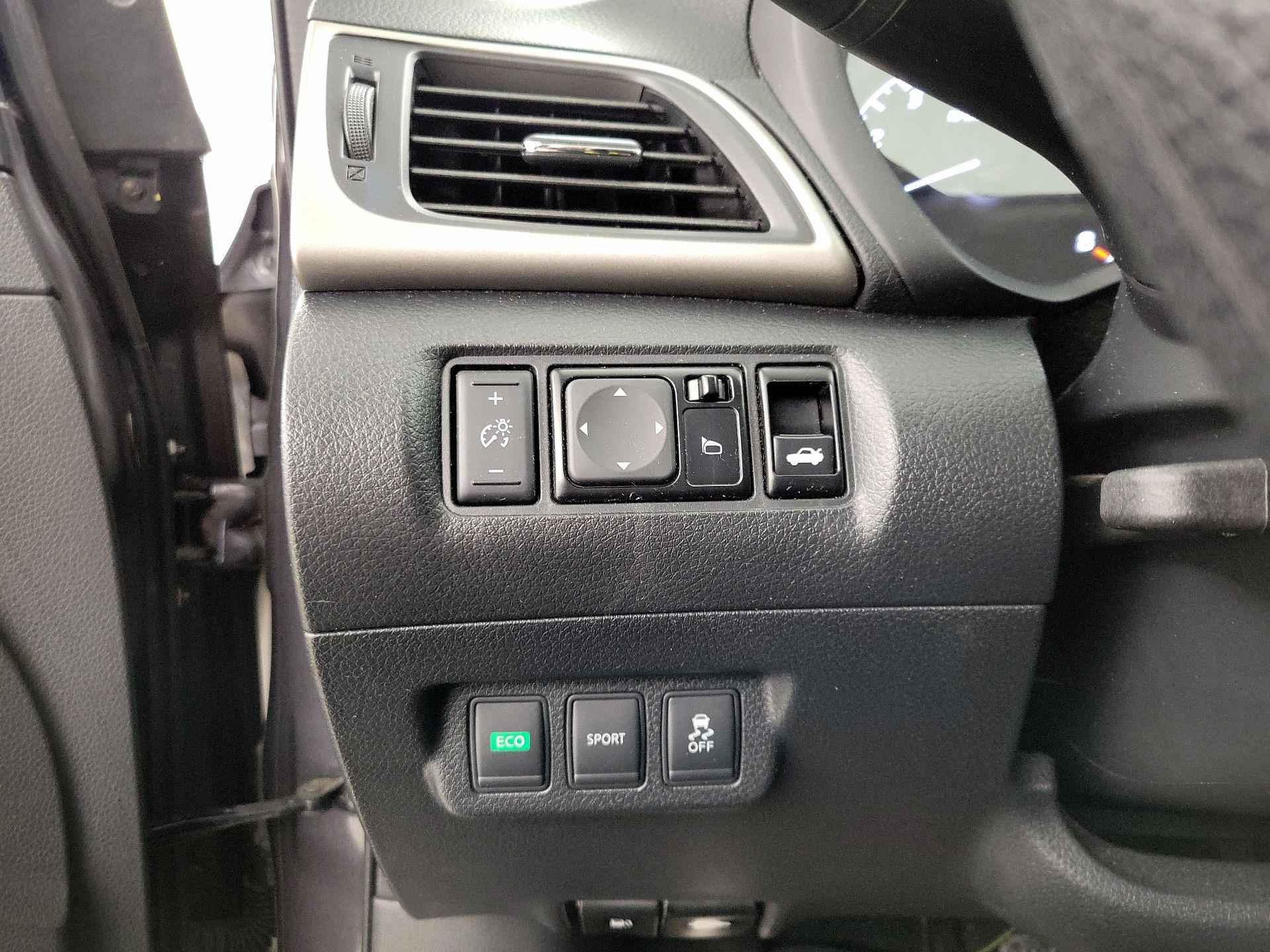 Thumbnail: 2014 Nissan Sentra - 13