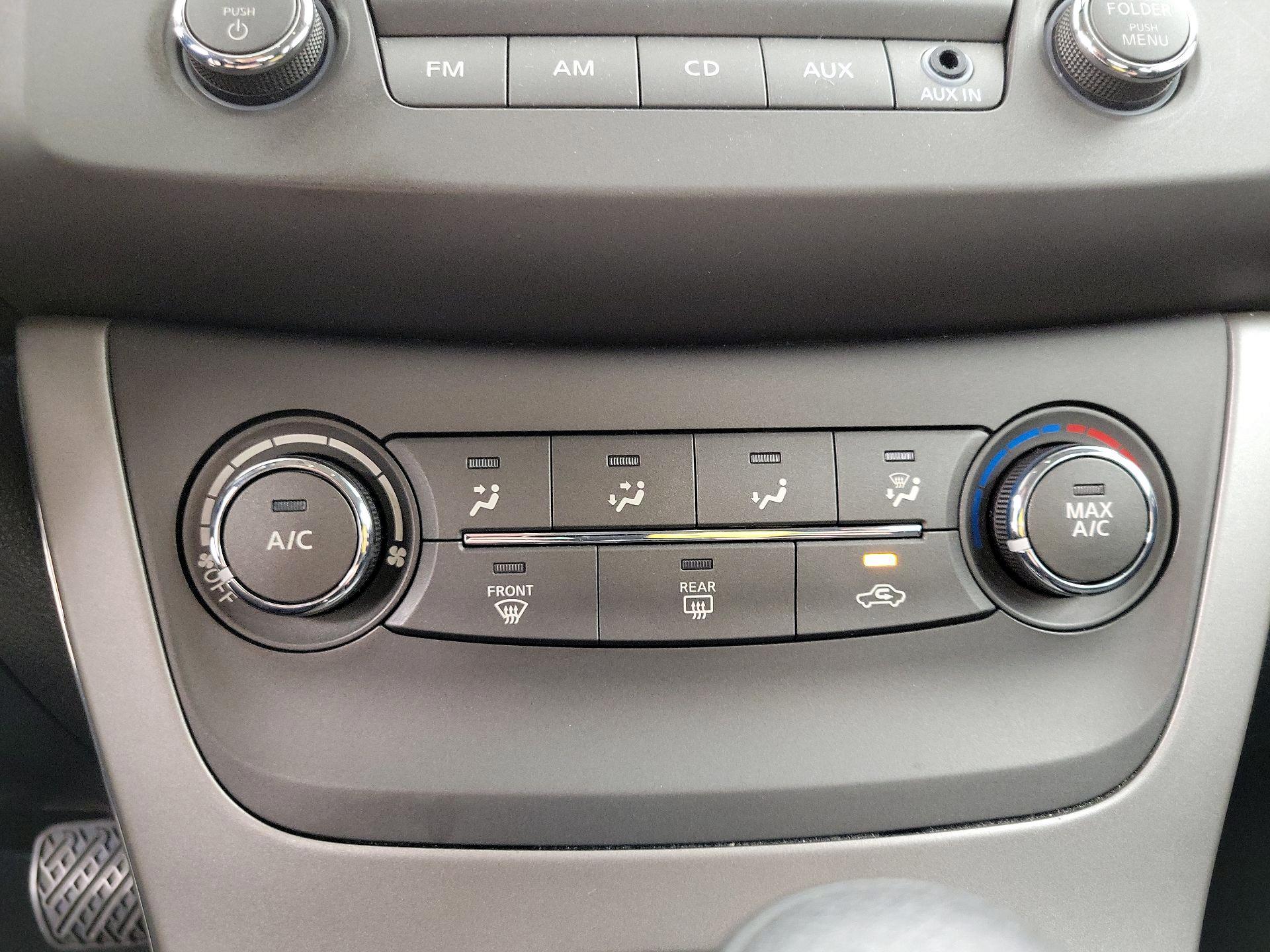 Thumbnail: 2014 Nissan Sentra - 15