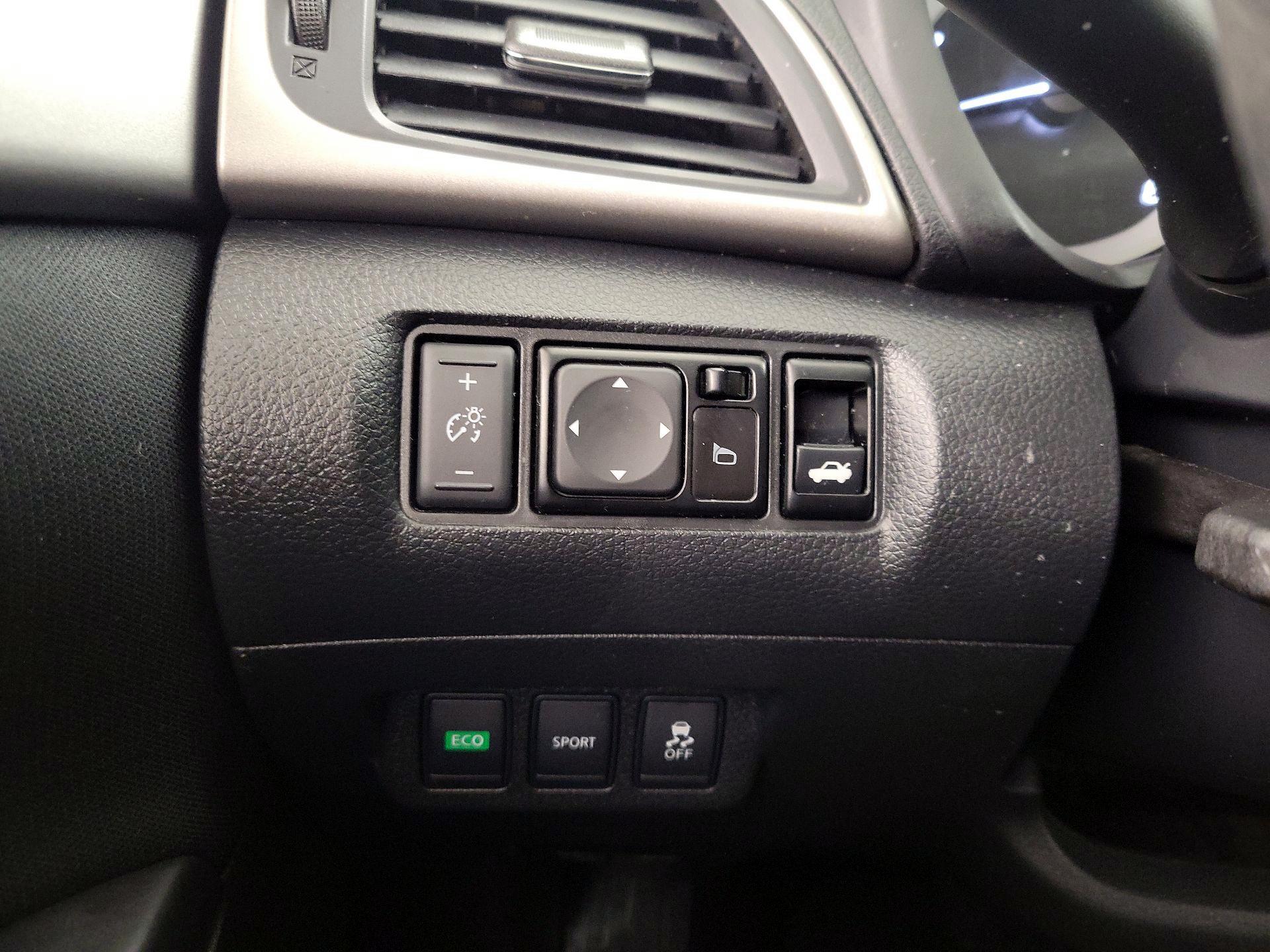 Thumbnail: 2015 Nissan Sentra - 13