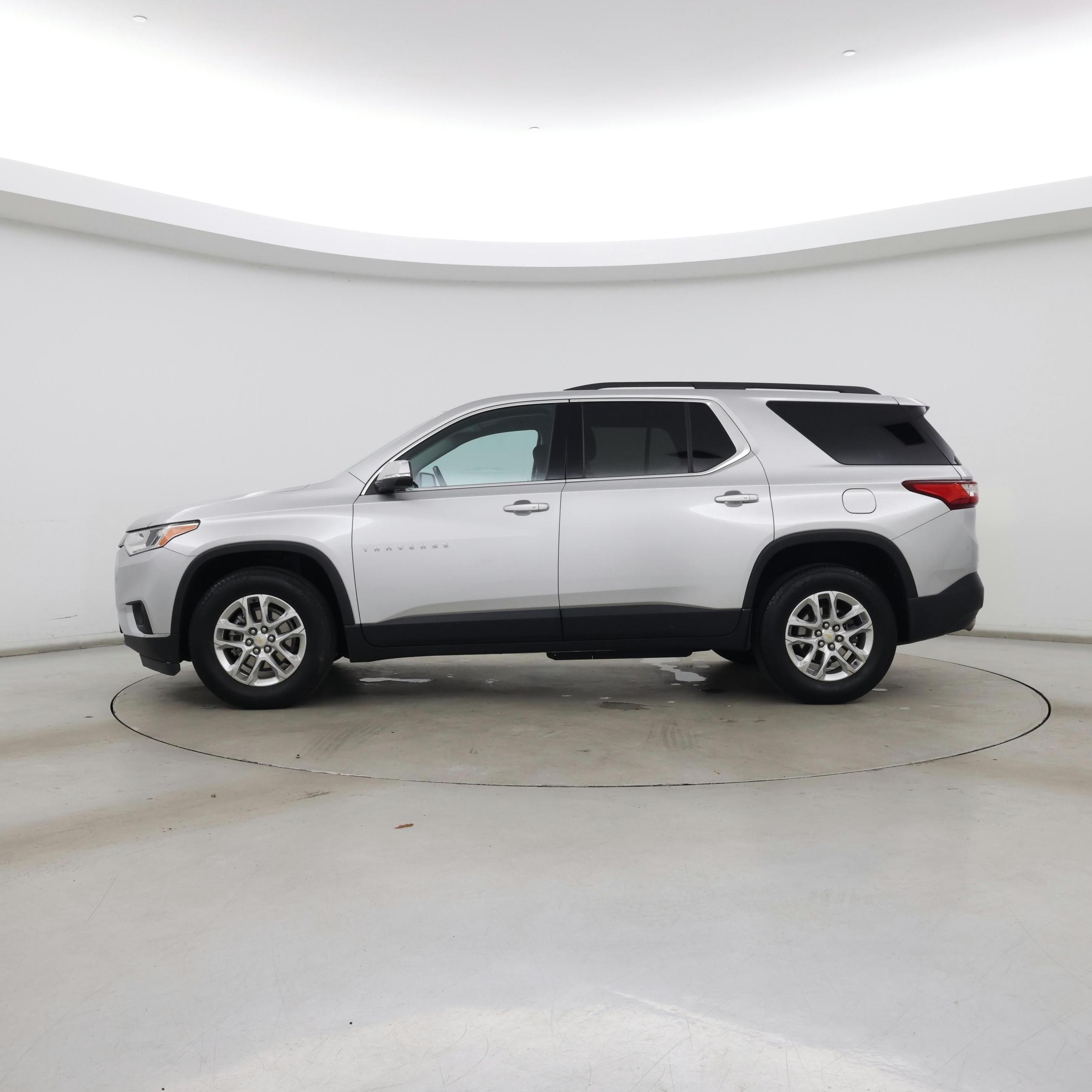 Thumbnail: 2021 Chevrolet Traverse - 3