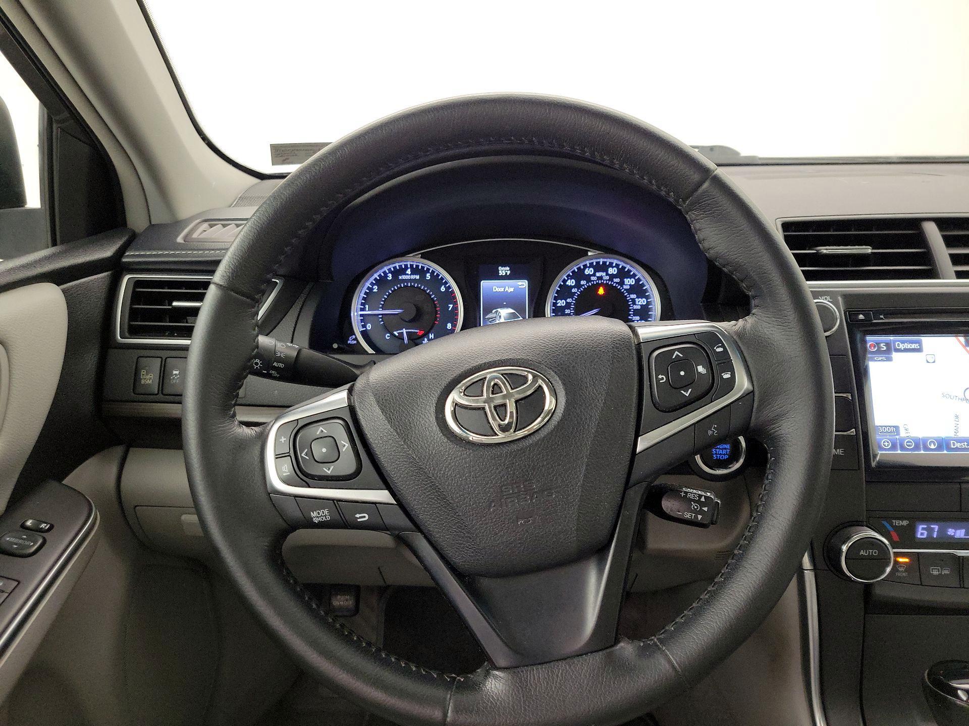 Thumbnail: 2016 Toyota Camry - 10