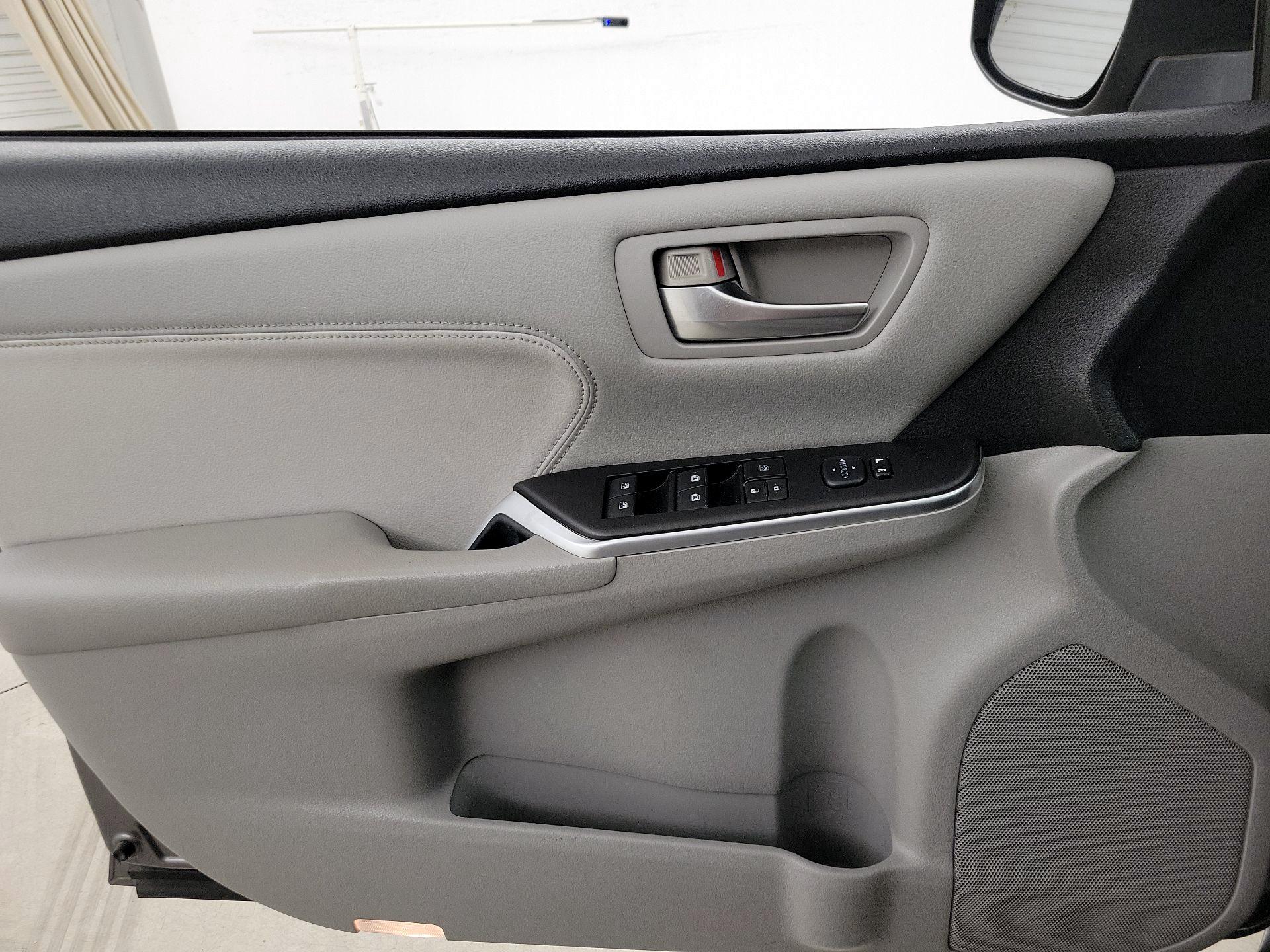 Thumbnail: 2016 Toyota Camry - 12