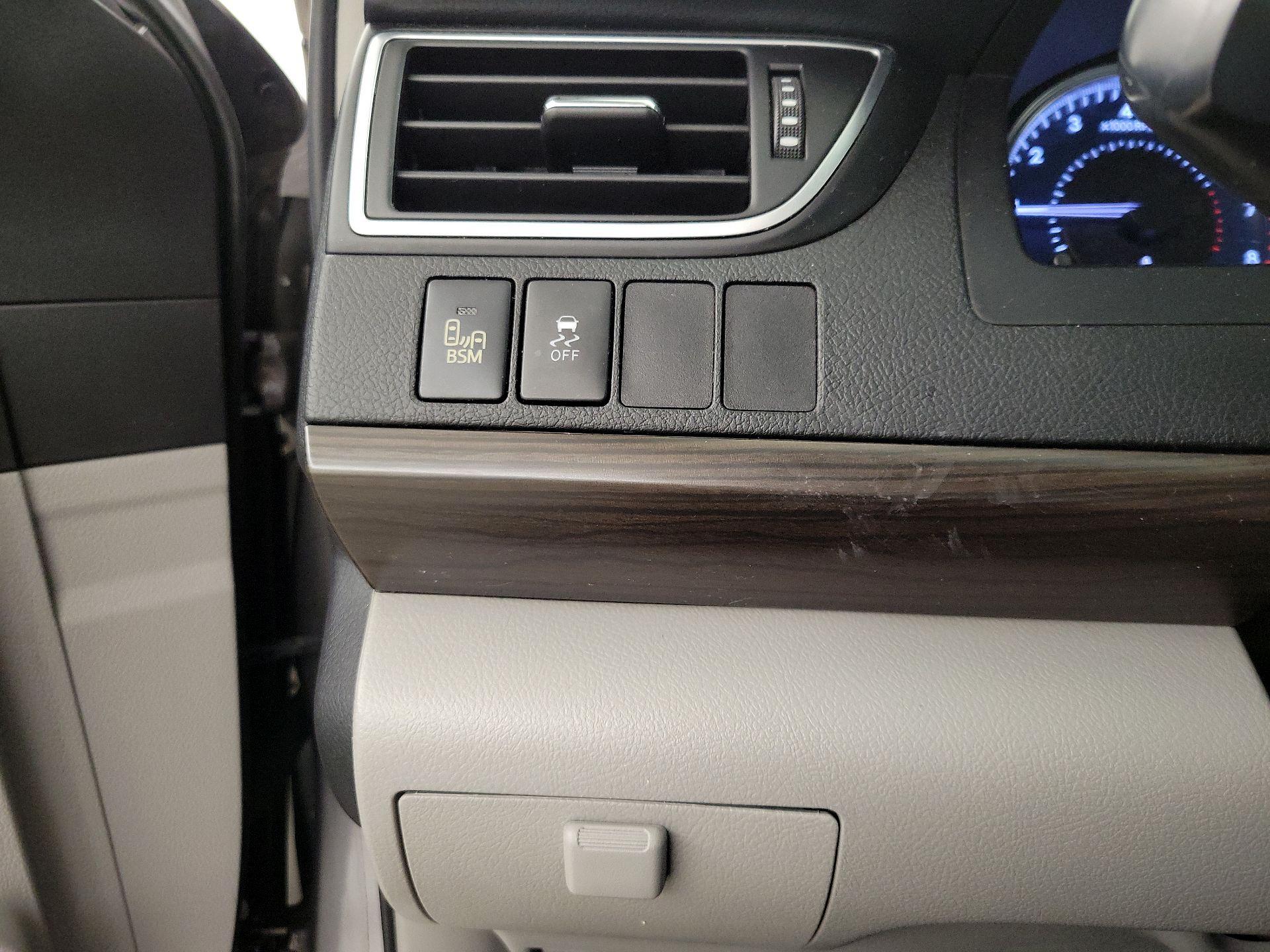 Thumbnail: 2016 Toyota Camry - 13