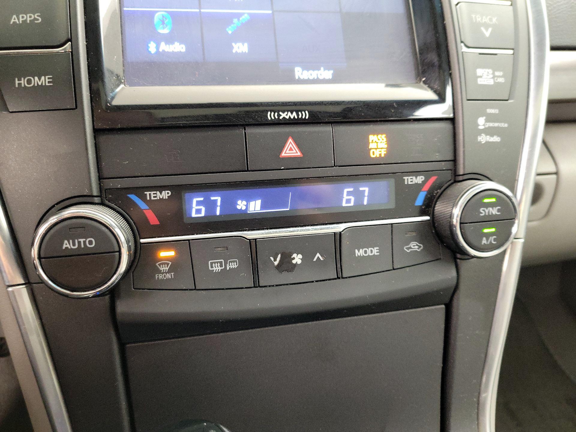 Thumbnail: 2016 Toyota Camry - 17