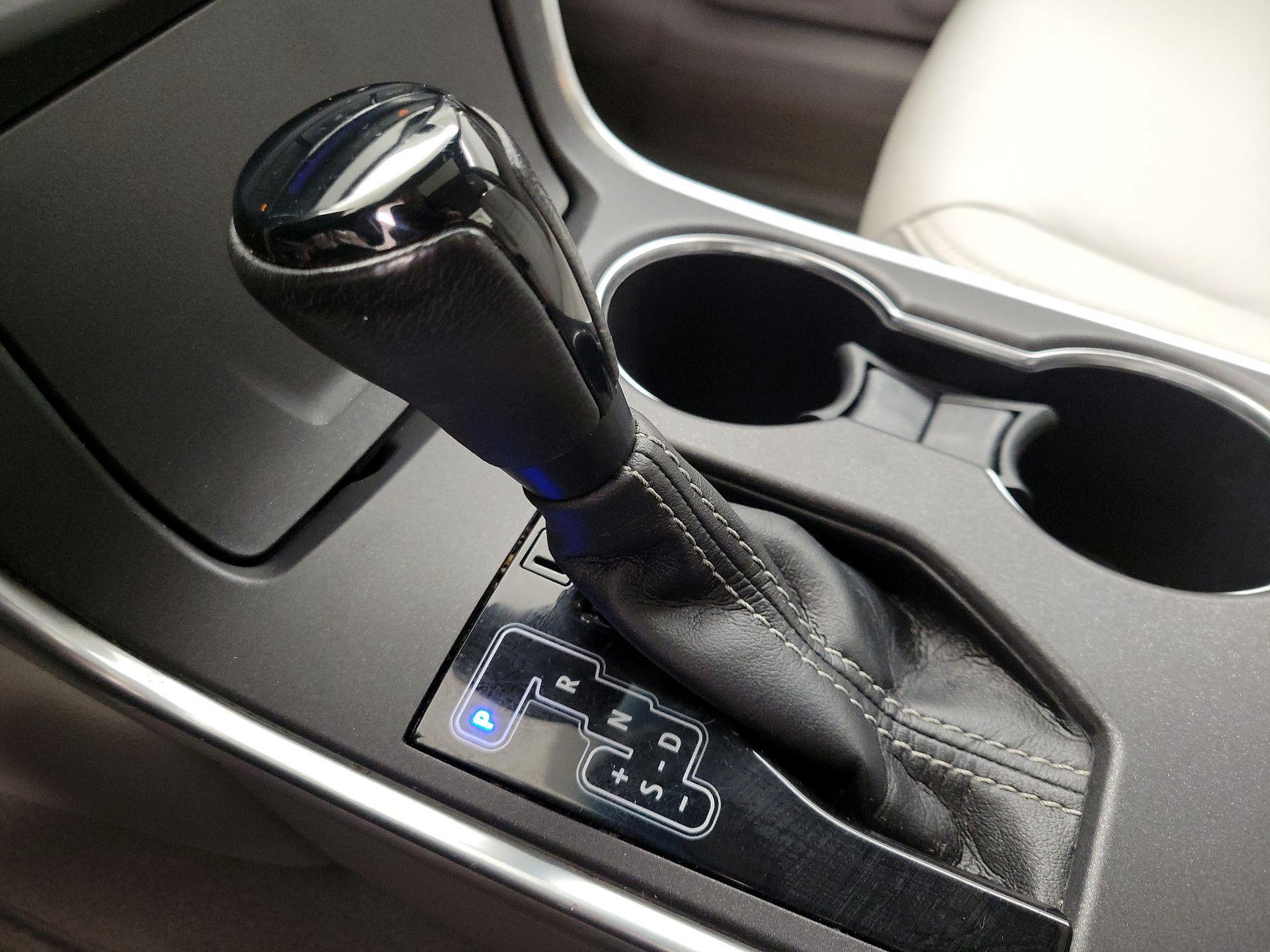 Thumbnail: 2016 Toyota Camry - 18