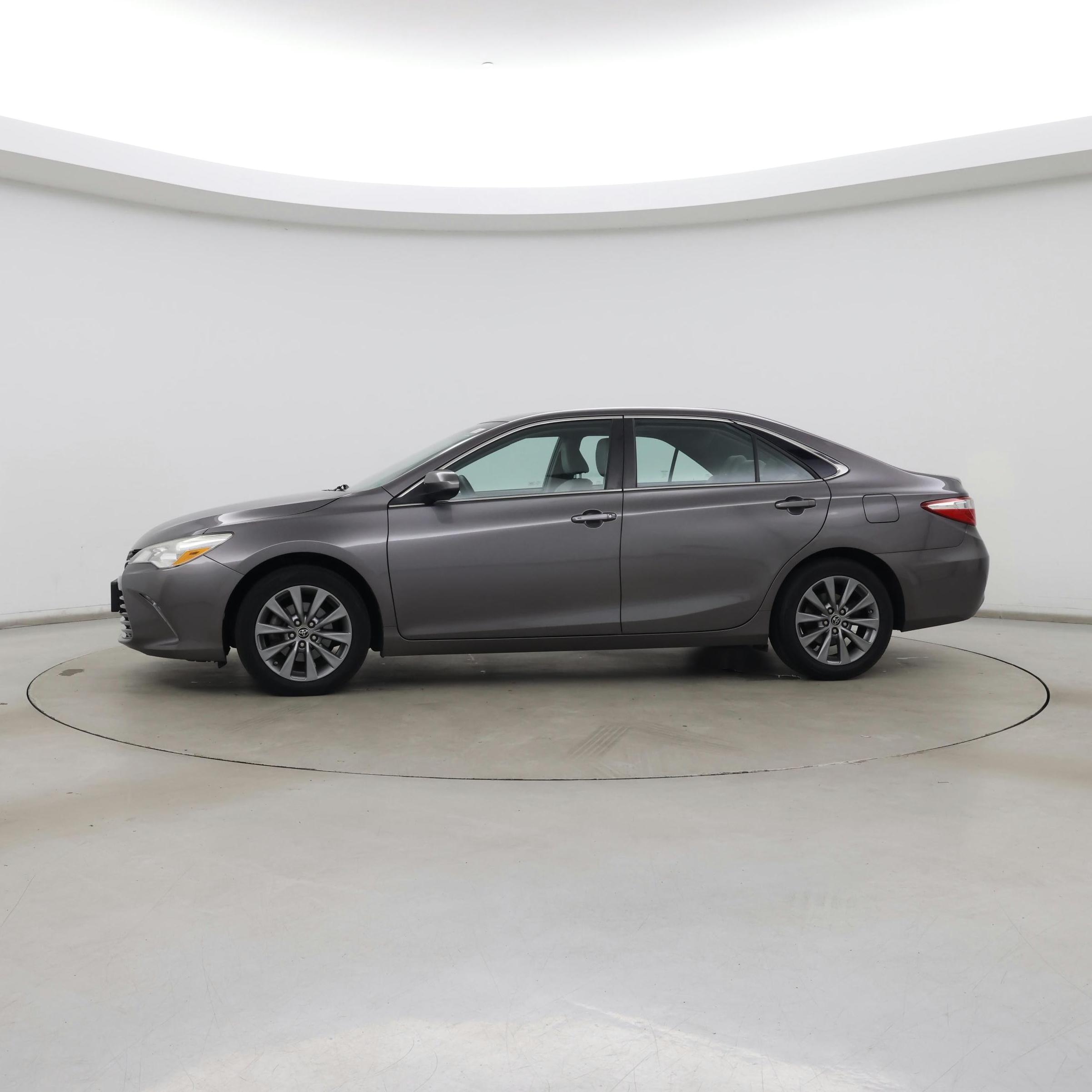 Thumbnail: 2016 Toyota Camry - 3
