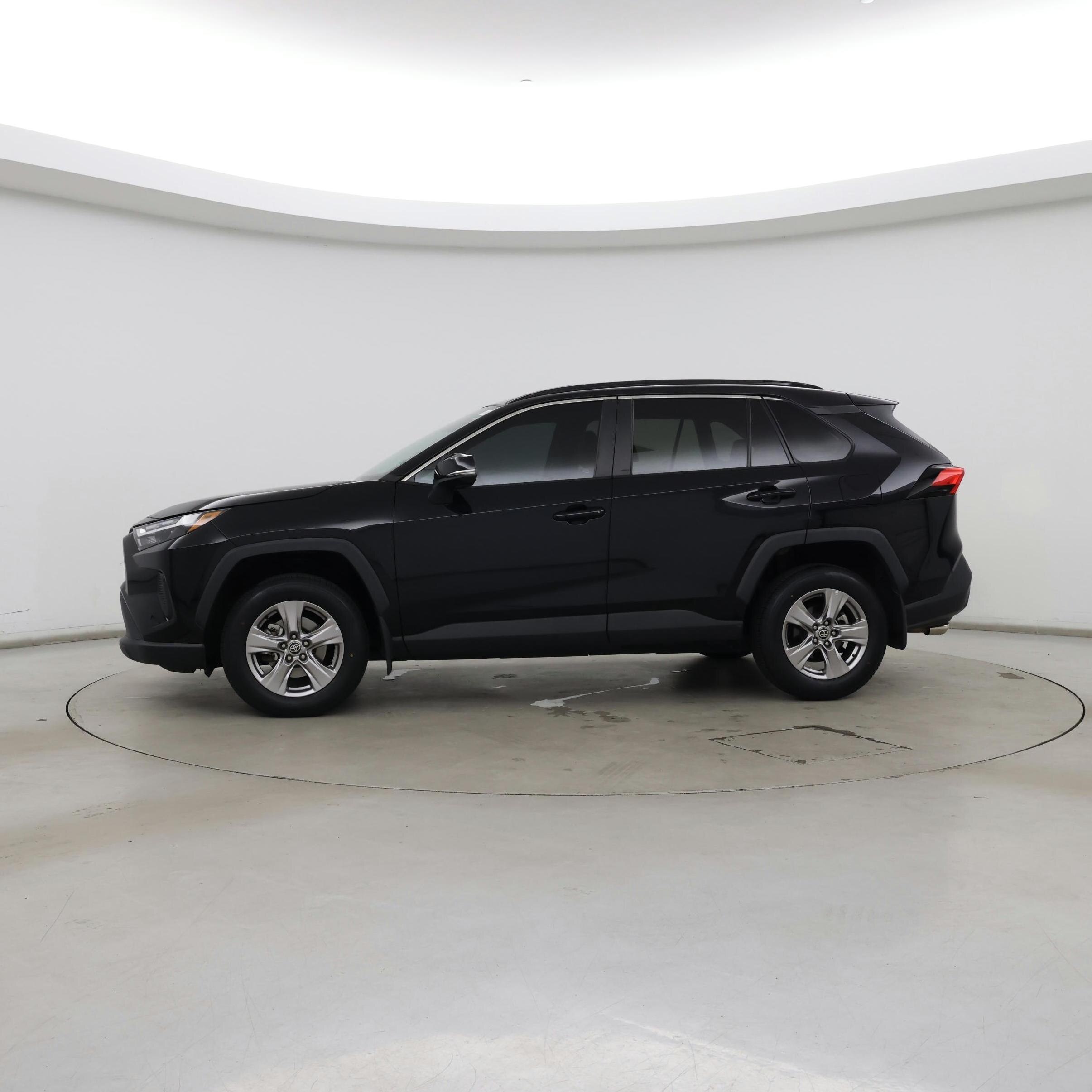 Thumbnail: 2022 Toyota RAV4 - 3
