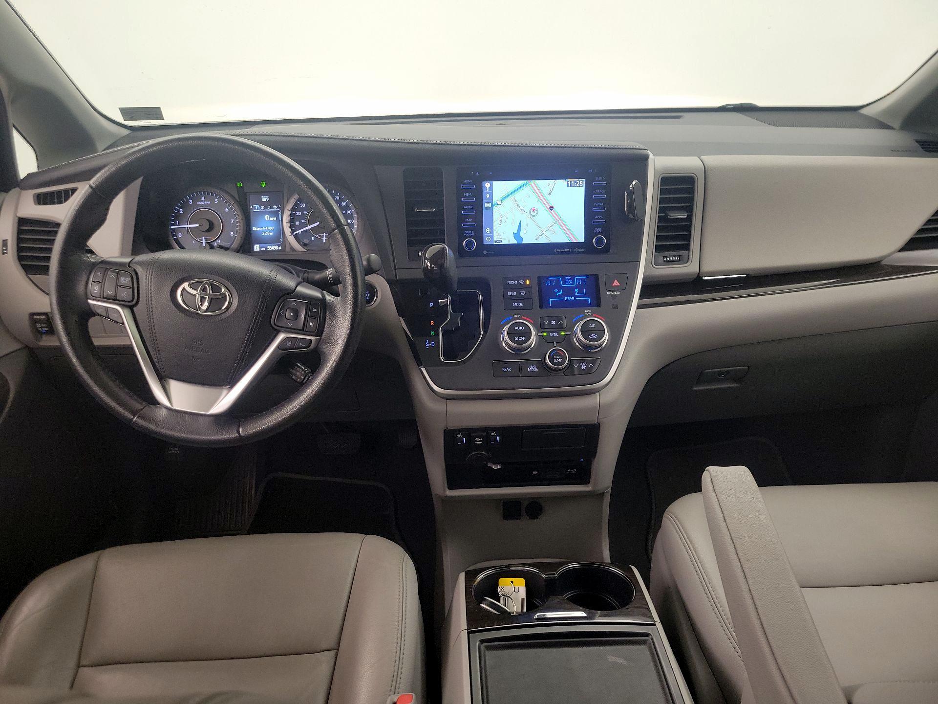 Thumbnail: 2020 Toyota Sienna - 9