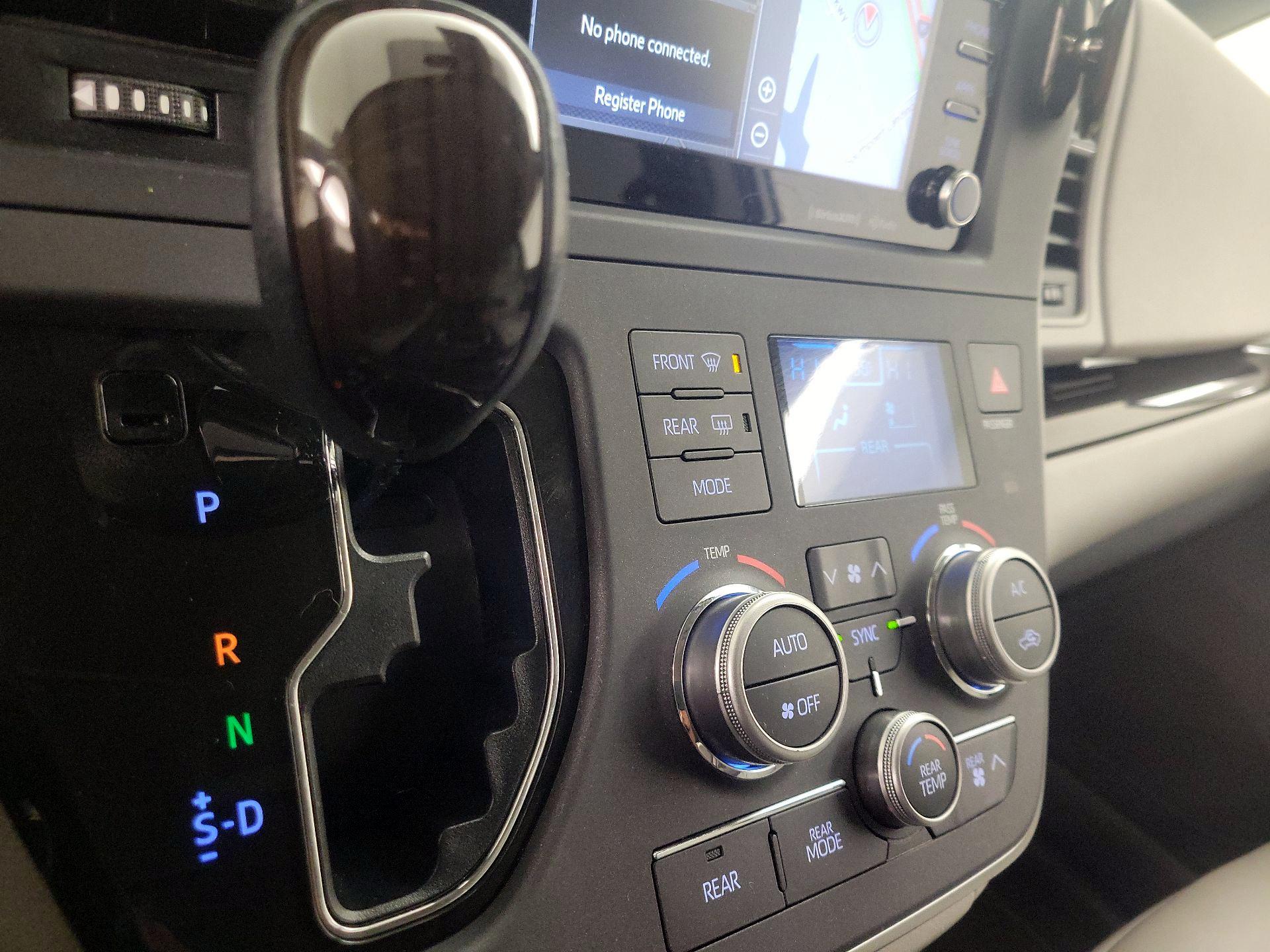 Thumbnail: 2020 Toyota Sienna - 18