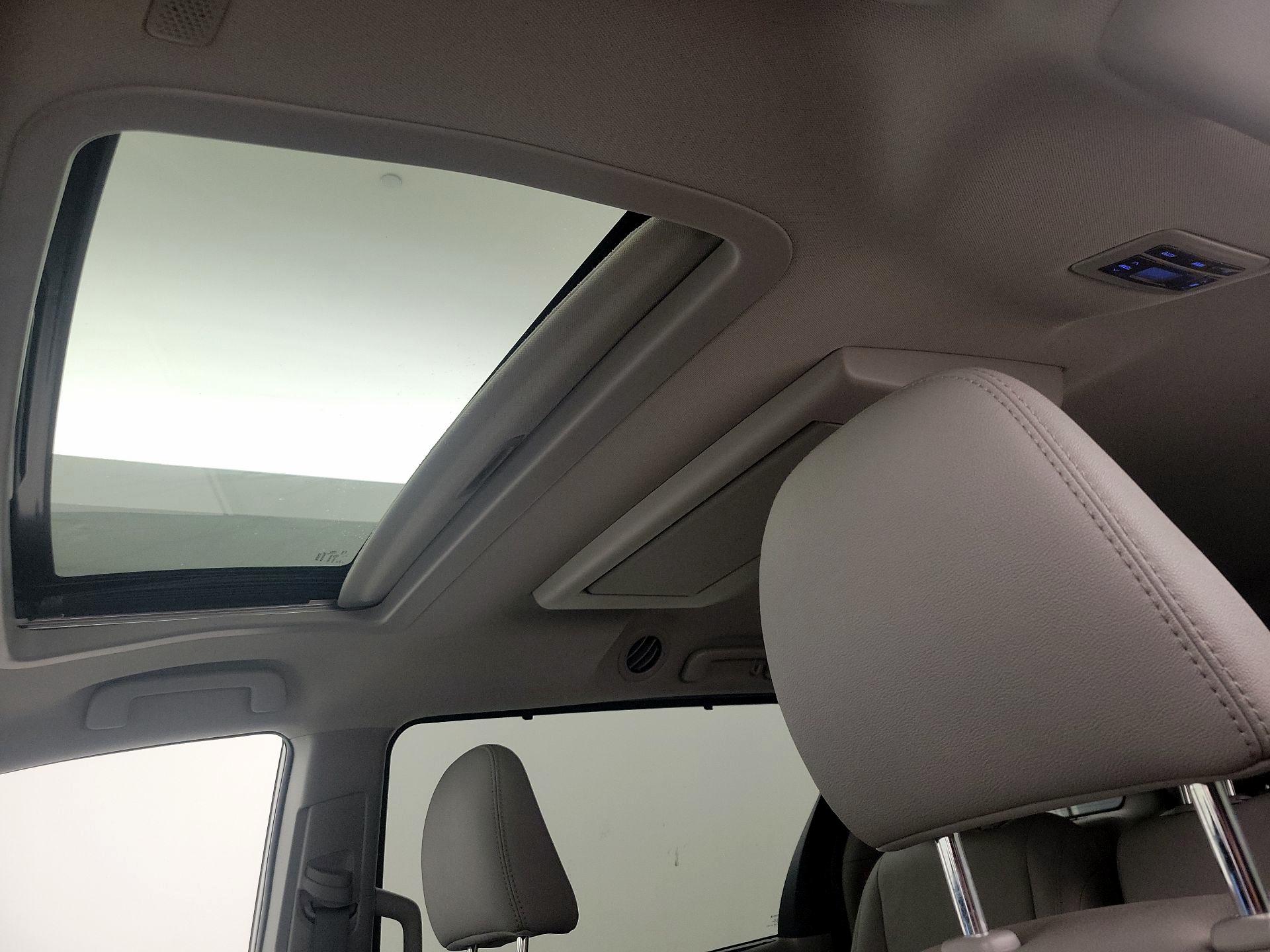 Thumbnail: 2020 Toyota Sienna - 20