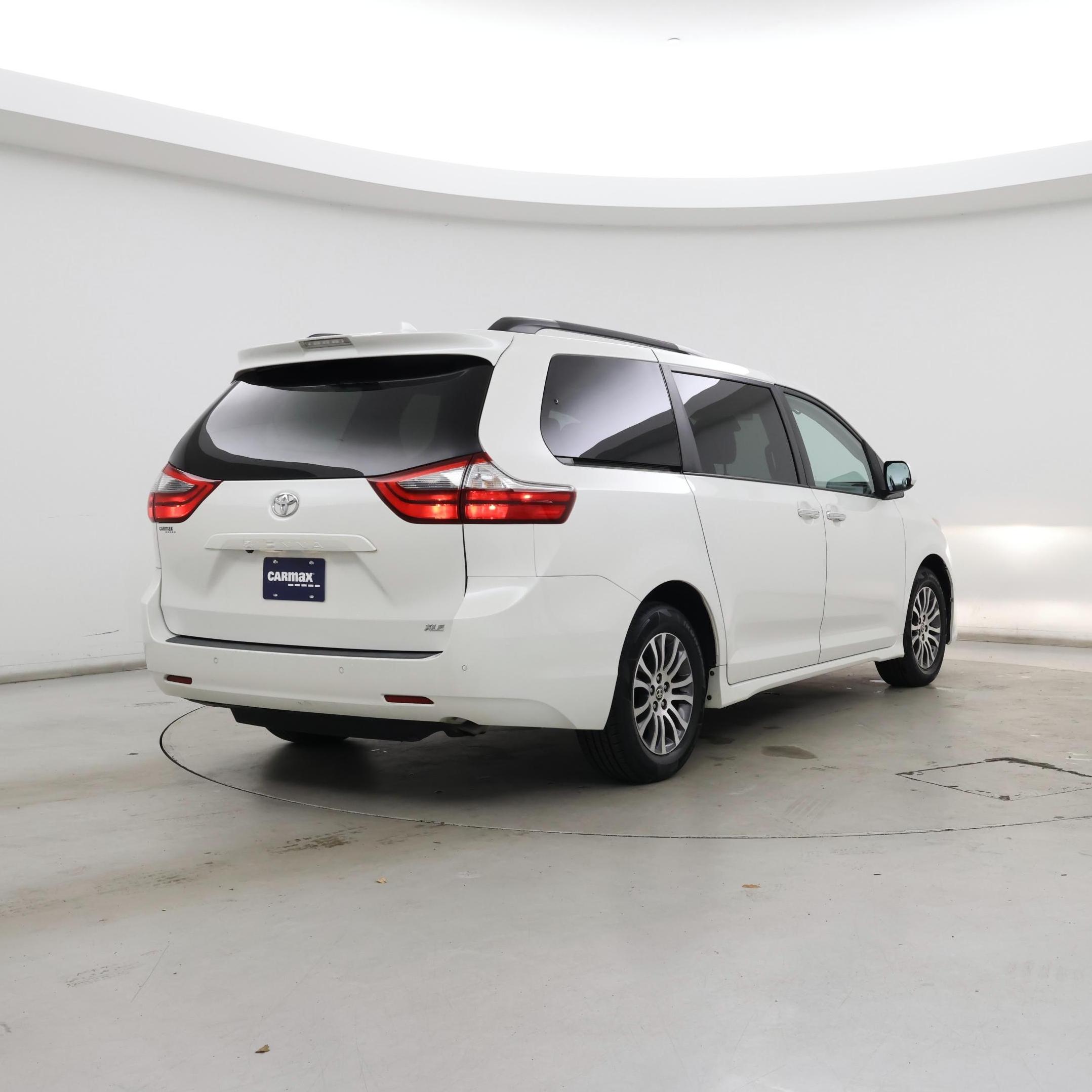 Thumbnail: 2020 Toyota Sienna - 8