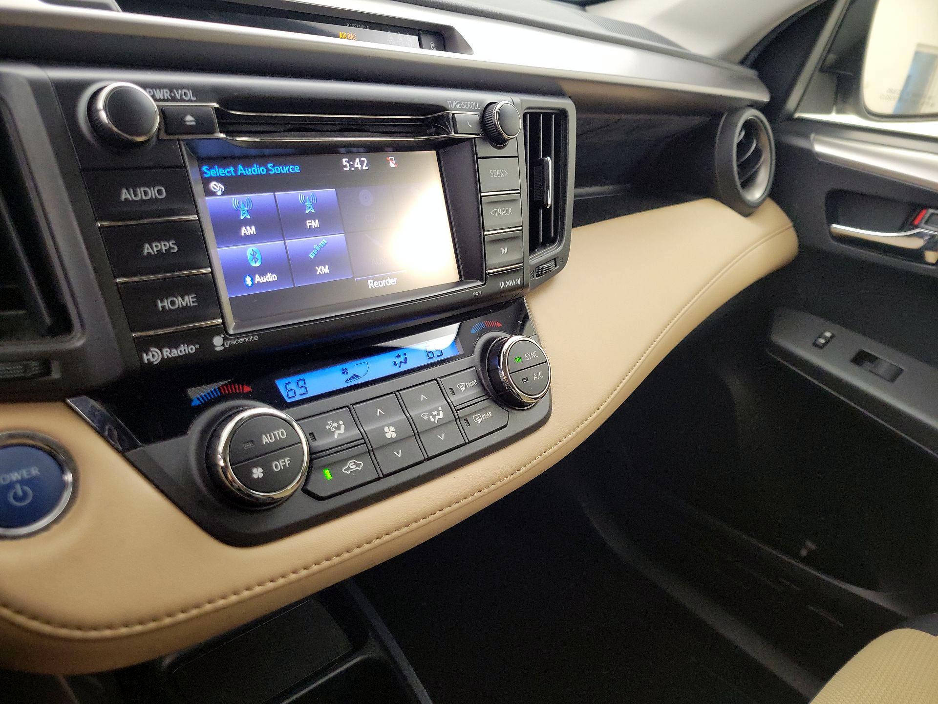 Thumbnail: 2018 Toyota RAV4 - 16