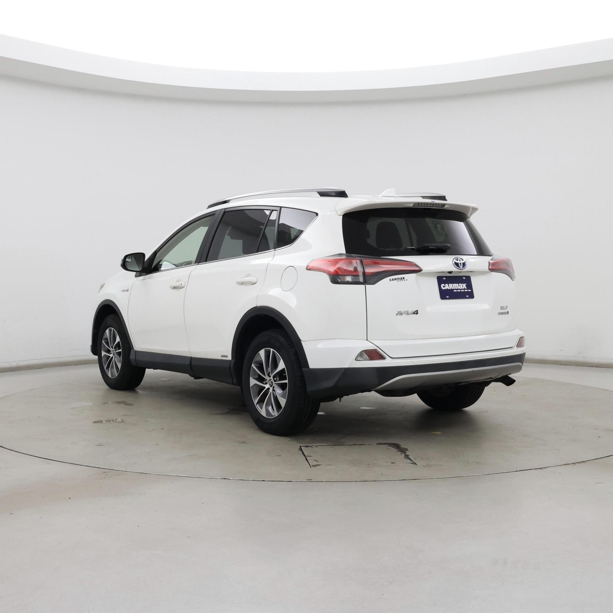 Thumbnail: 2018 Toyota RAV4 - 2