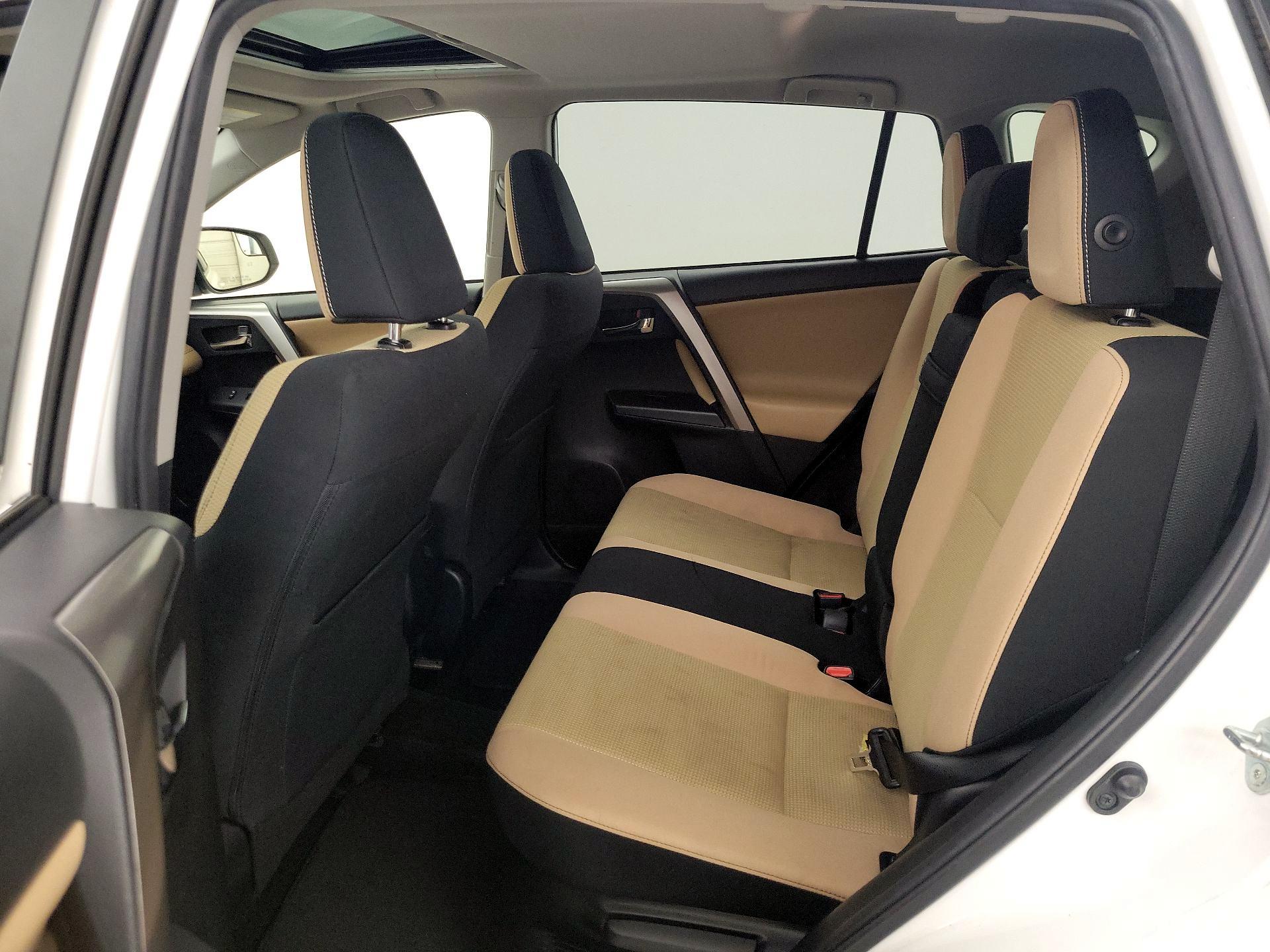 Thumbnail: 2018 Toyota RAV4 - 20