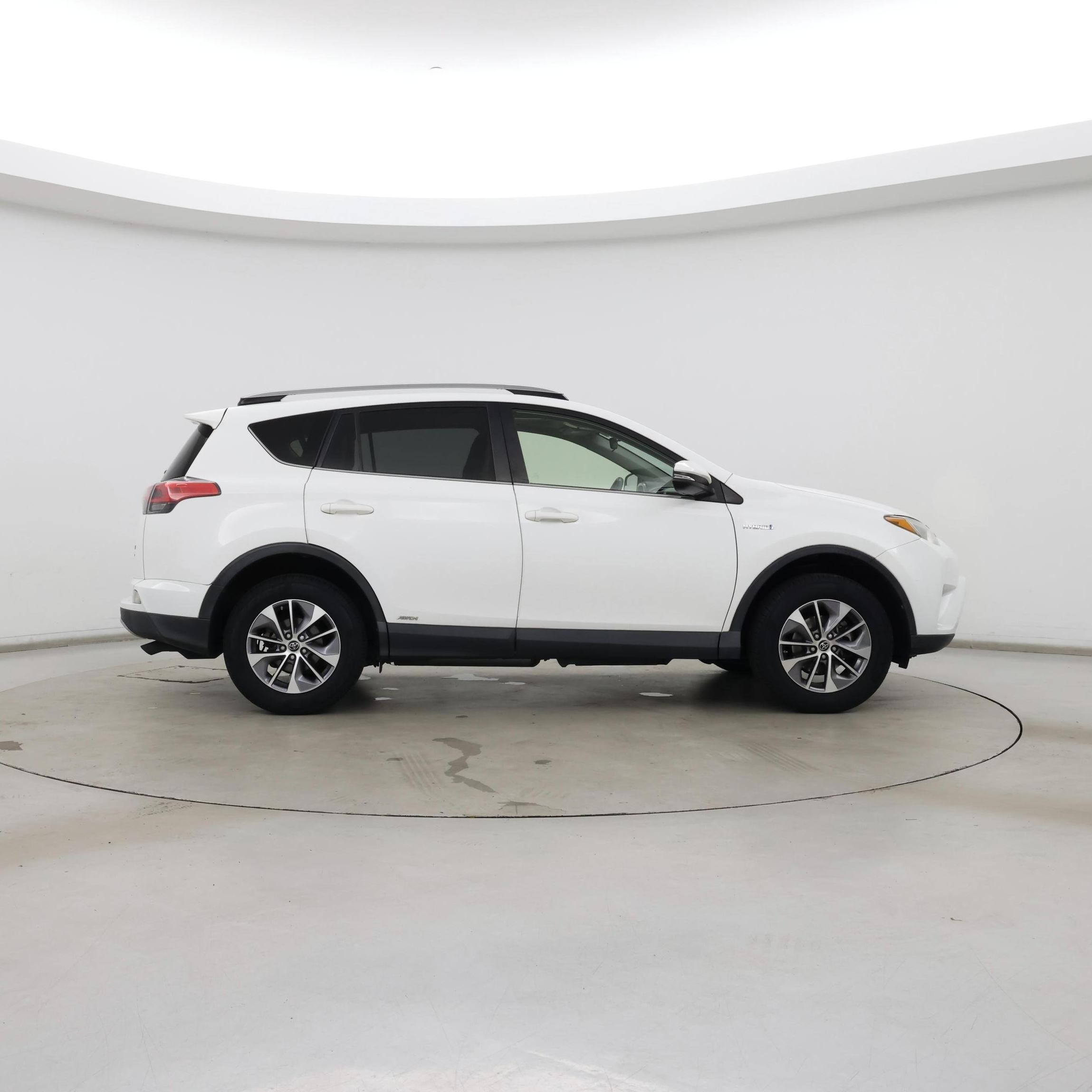 Thumbnail: 2018 Toyota RAV4 - 7