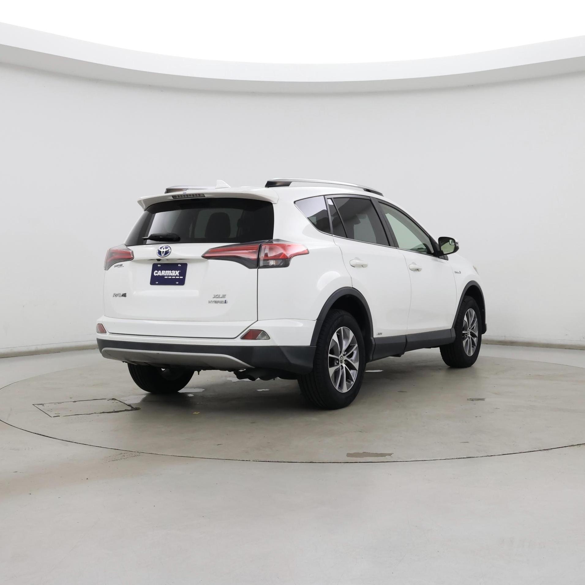 Thumbnail: 2018 Toyota RAV4 - 8